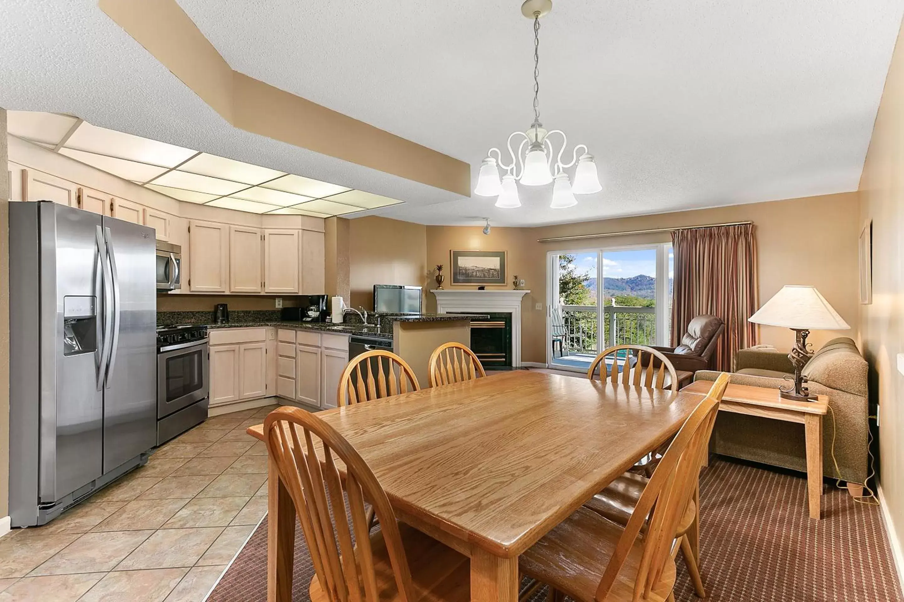 Dining Area in Sunrise Ridge Resort