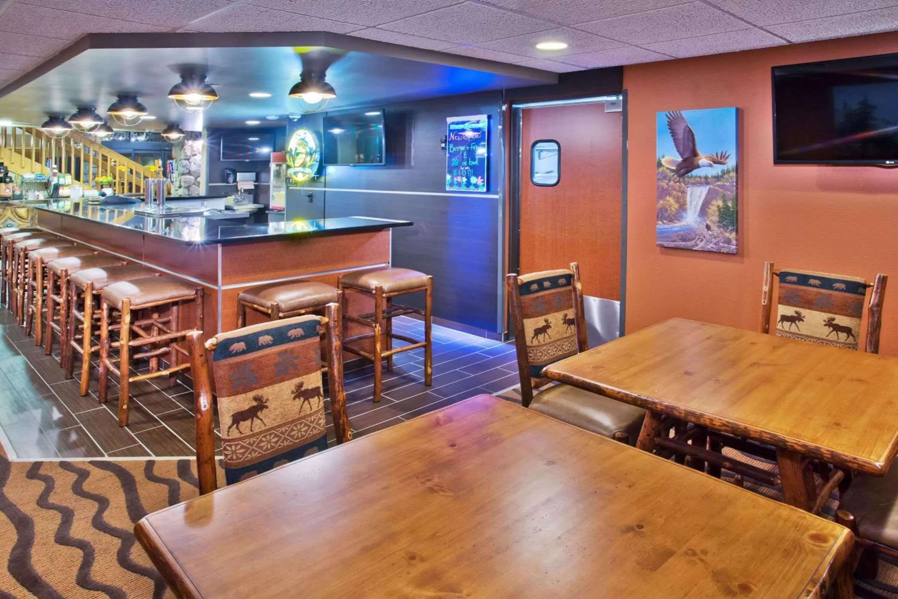 Lounge or bar, Lounge/Bar in AmericInn by Wyndham Grand Forks