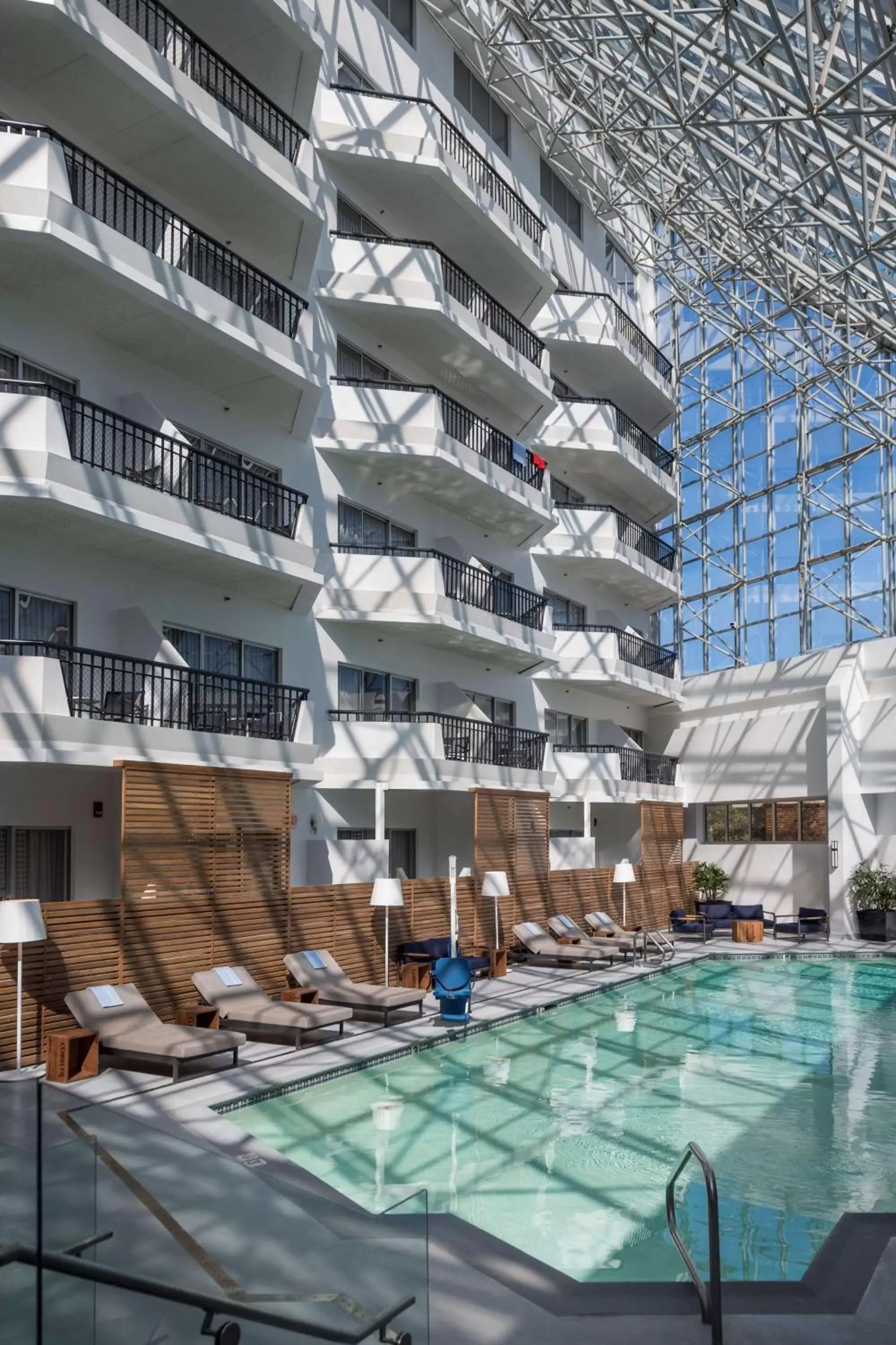 Pool view, Swimming Pool in Hilton Boston-Woburn