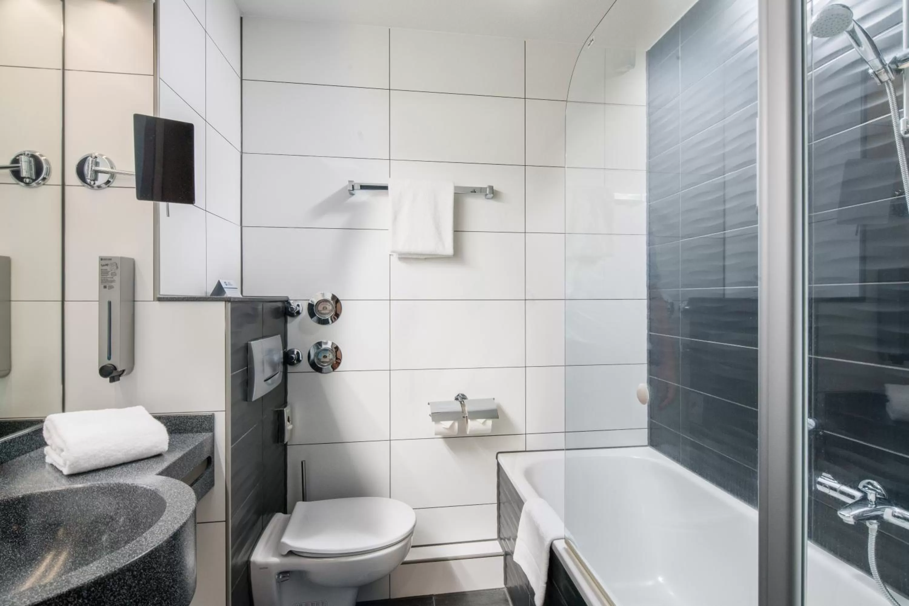 Comfort Plus Twin Room in Airways Hotels Frankfurt Airport West