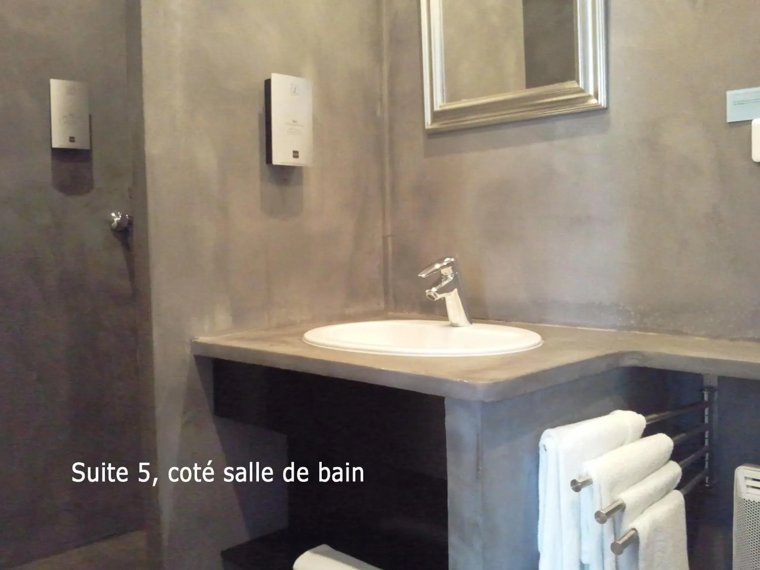 Bathroom in Logis Hotel De La Clape