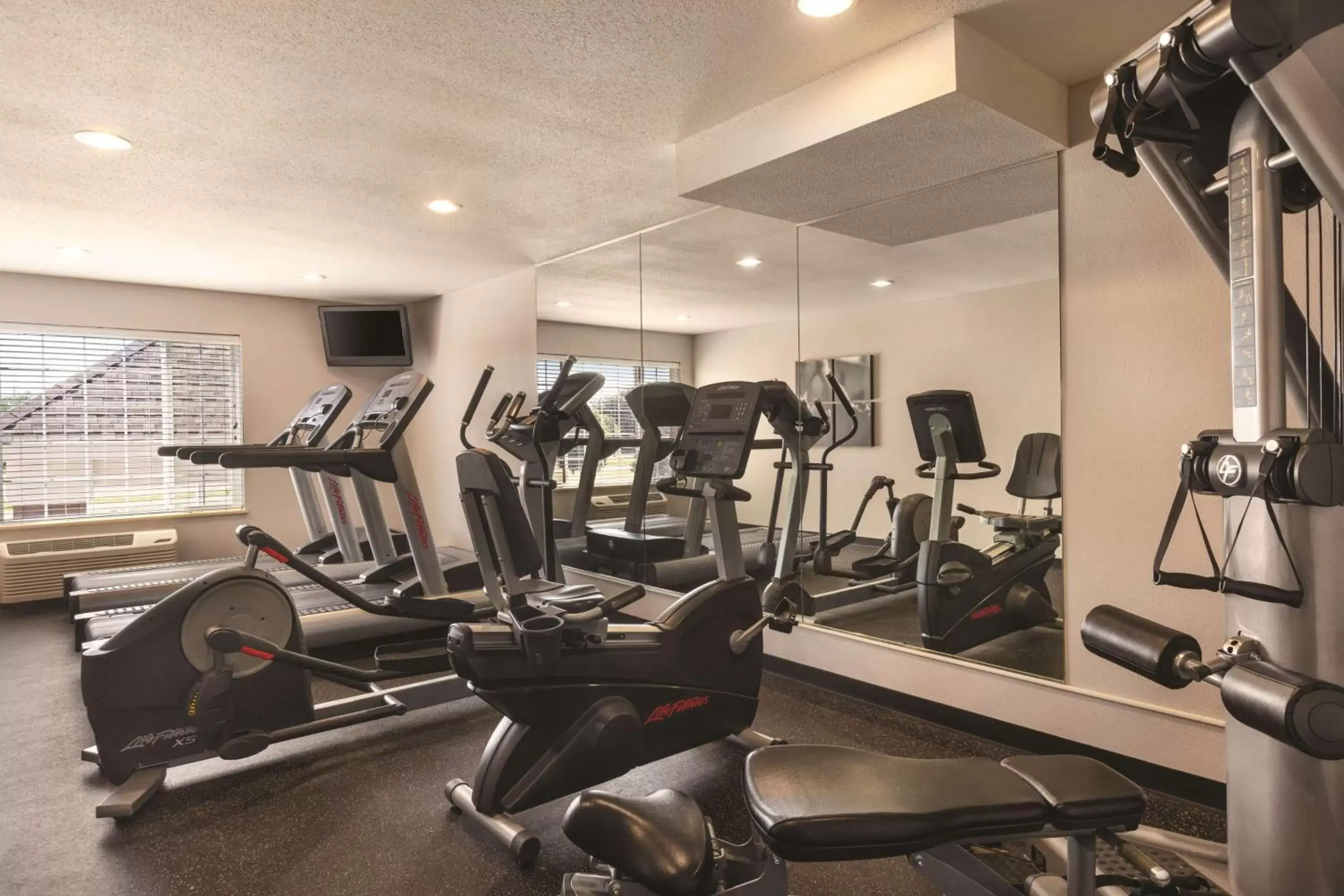 Activities, Fitness Center/Facilities in Country Inn & Suites by Radisson, Albert Lea, MN