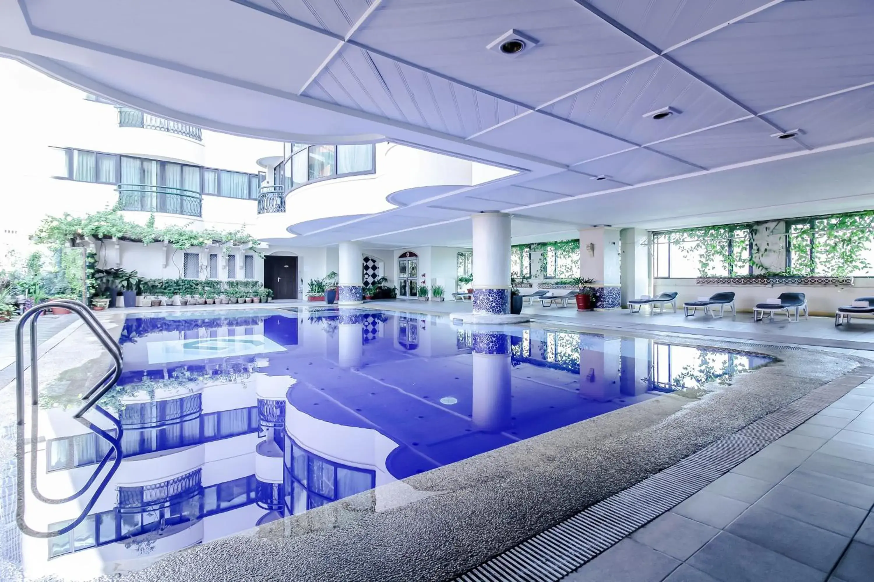 Swimming Pool in Makati Palace Hotel