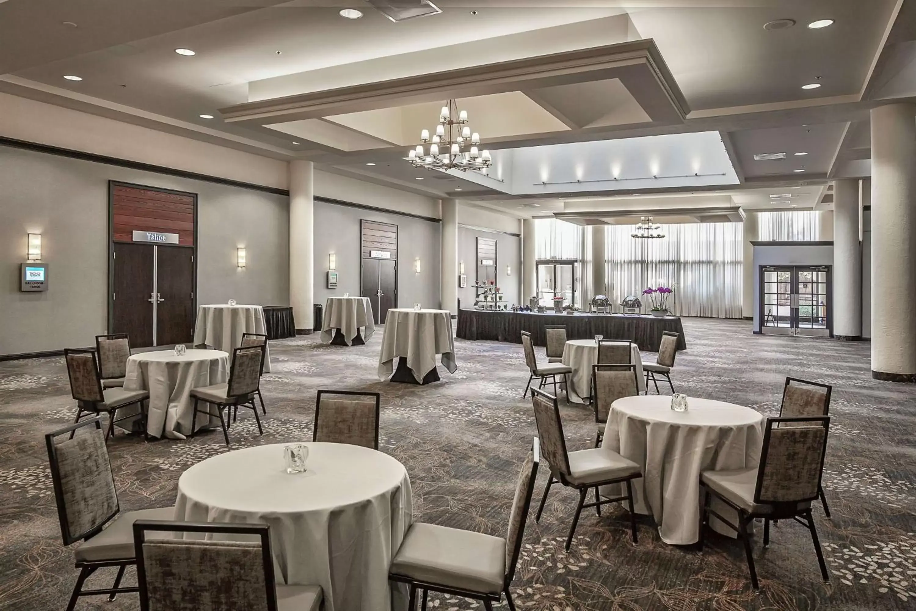 Meeting/conference room, Restaurant/Places to Eat in Hilton Sacramento Arden West