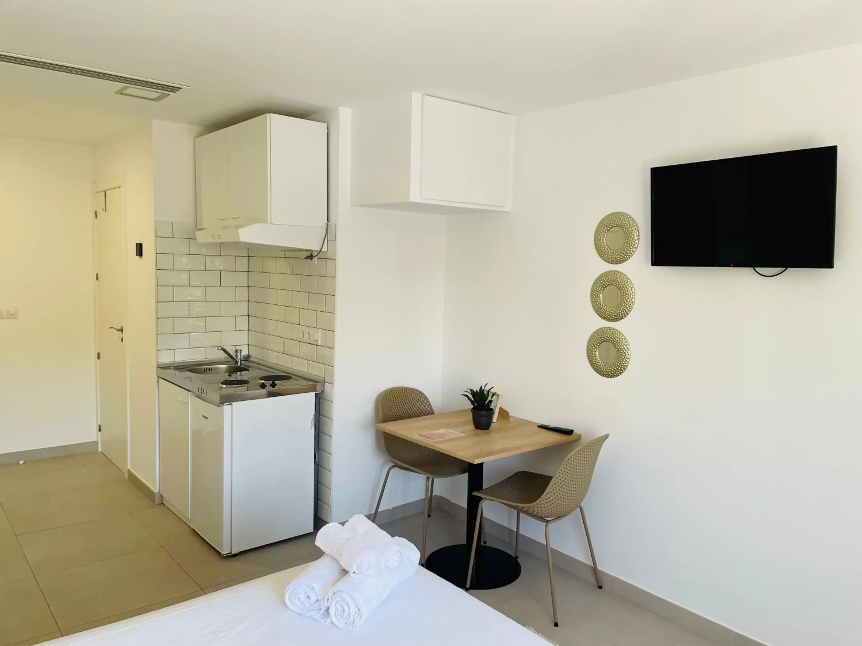 Kitchen/Kitchenette in Villamartin Hotel GHB