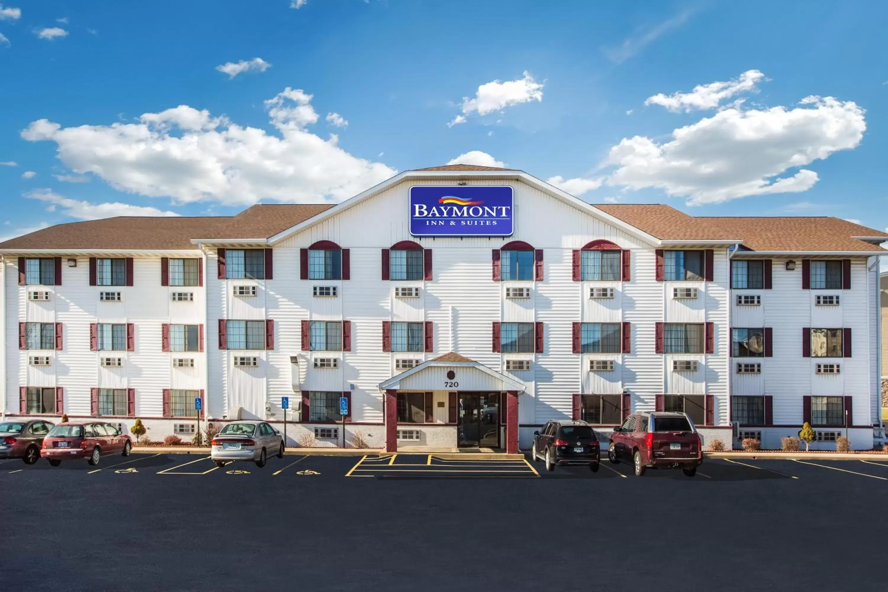 Facade/entrance, Property Building in Baymont by Wyndham Cedar Rapids