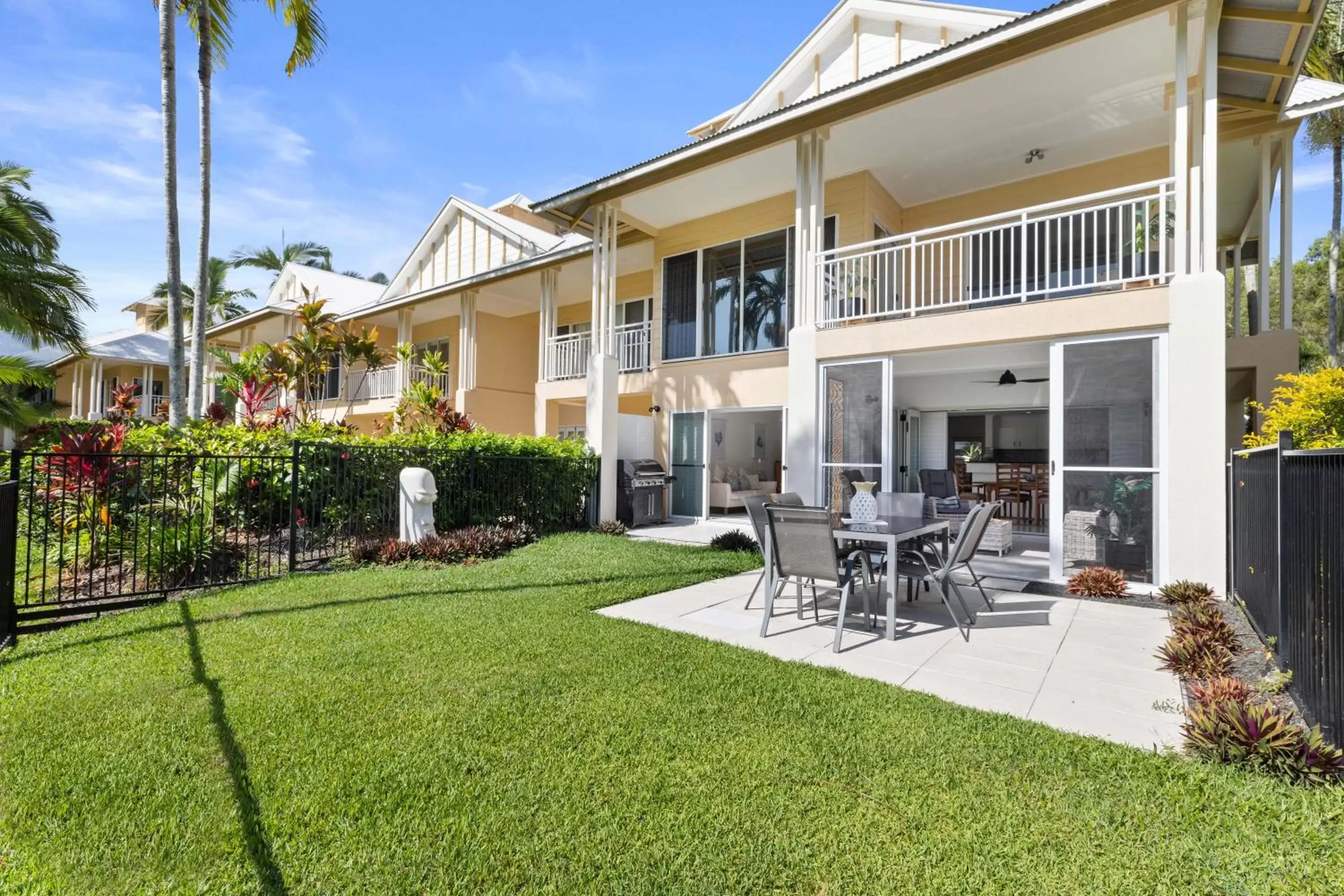 Patio, Property Building in Paradise Links Resort Port Douglas