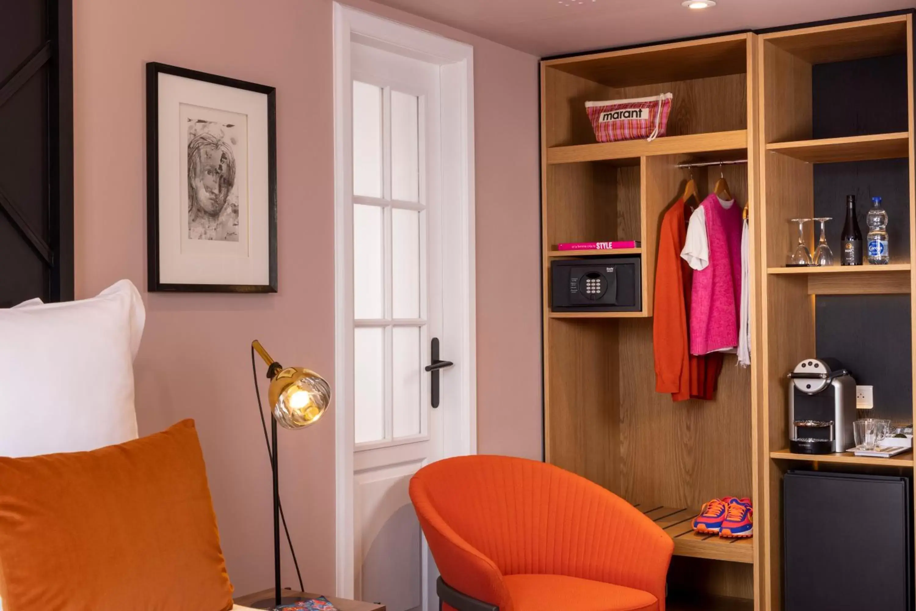 Bedroom, Seating Area in Hotel Le Colombier