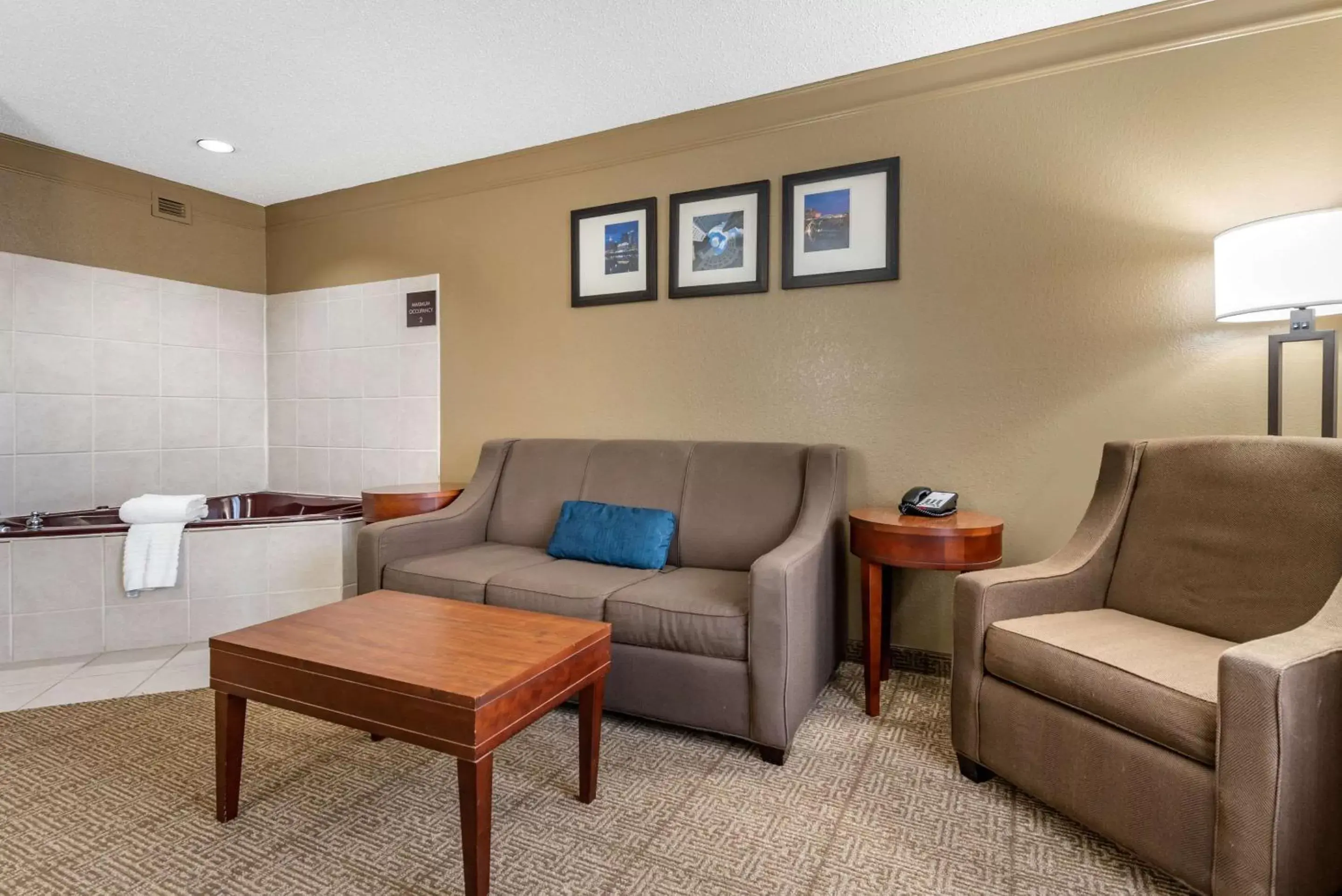 Photo of the whole room, Seating Area in Comfort Inn & Suites