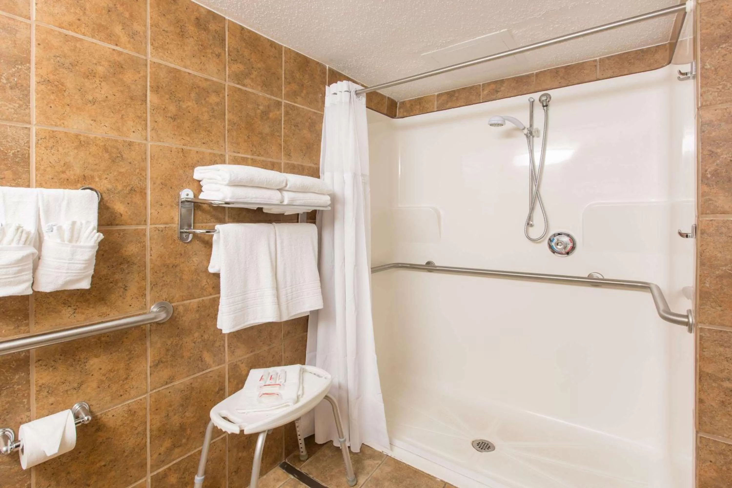 Bathroom in Ramada by Wyndham Sioux Falls Airport - Waterpark Resort & Event Center