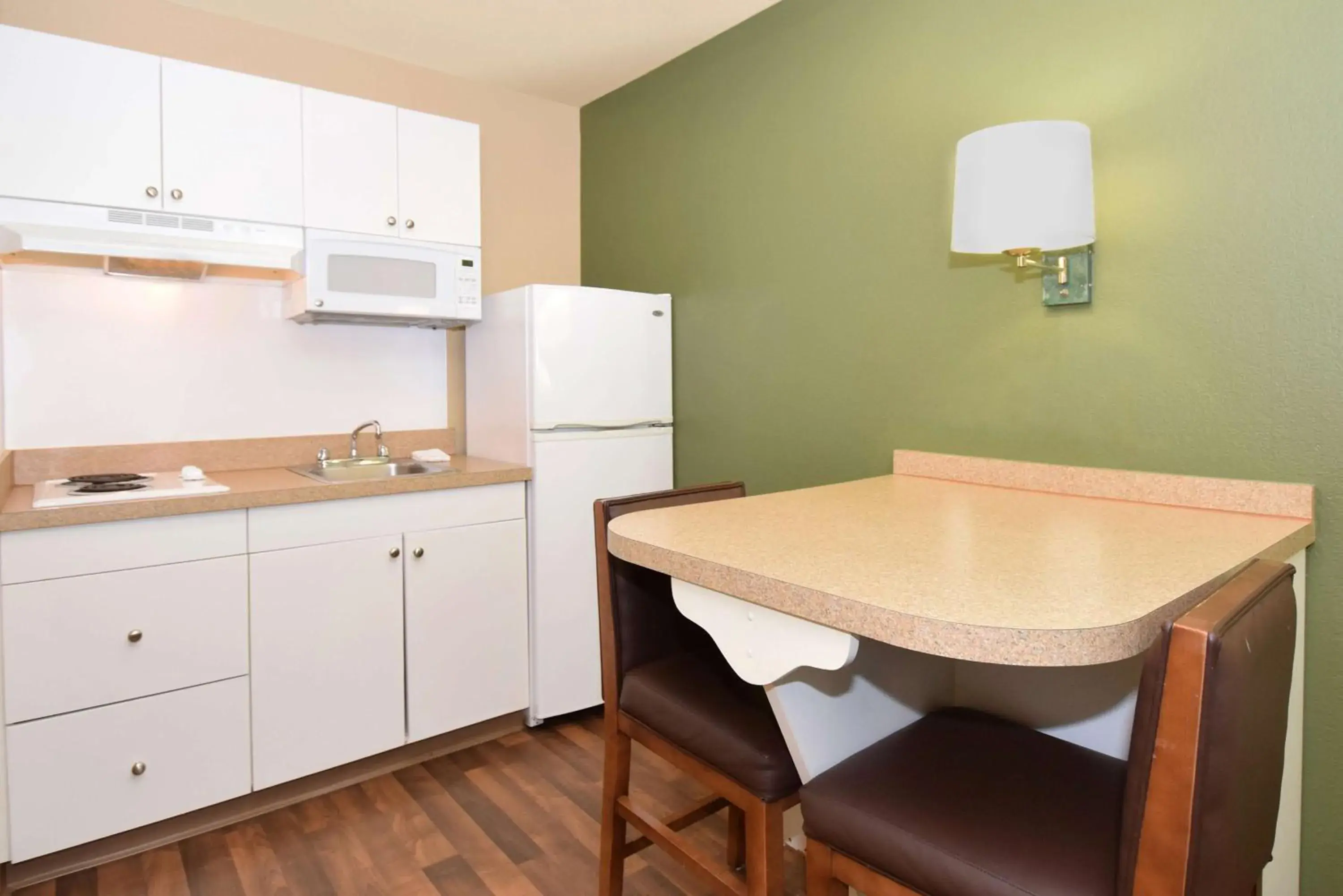 Kitchen or kitchenette, Kitchen/Kitchenette in Extended Stay America Suites - Seattle - Southcenter