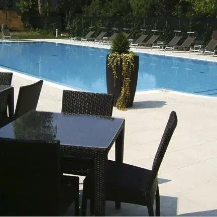 Swimming pool in Hotel Victoria Swimming pool in Hotel Victoria