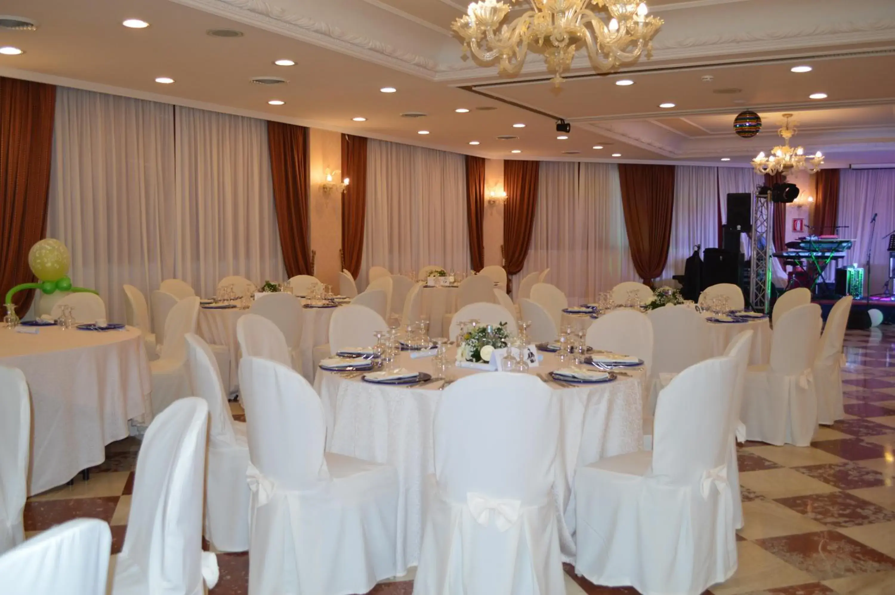Restaurant/places to eat, Banquet Facilities in Hotel Principe