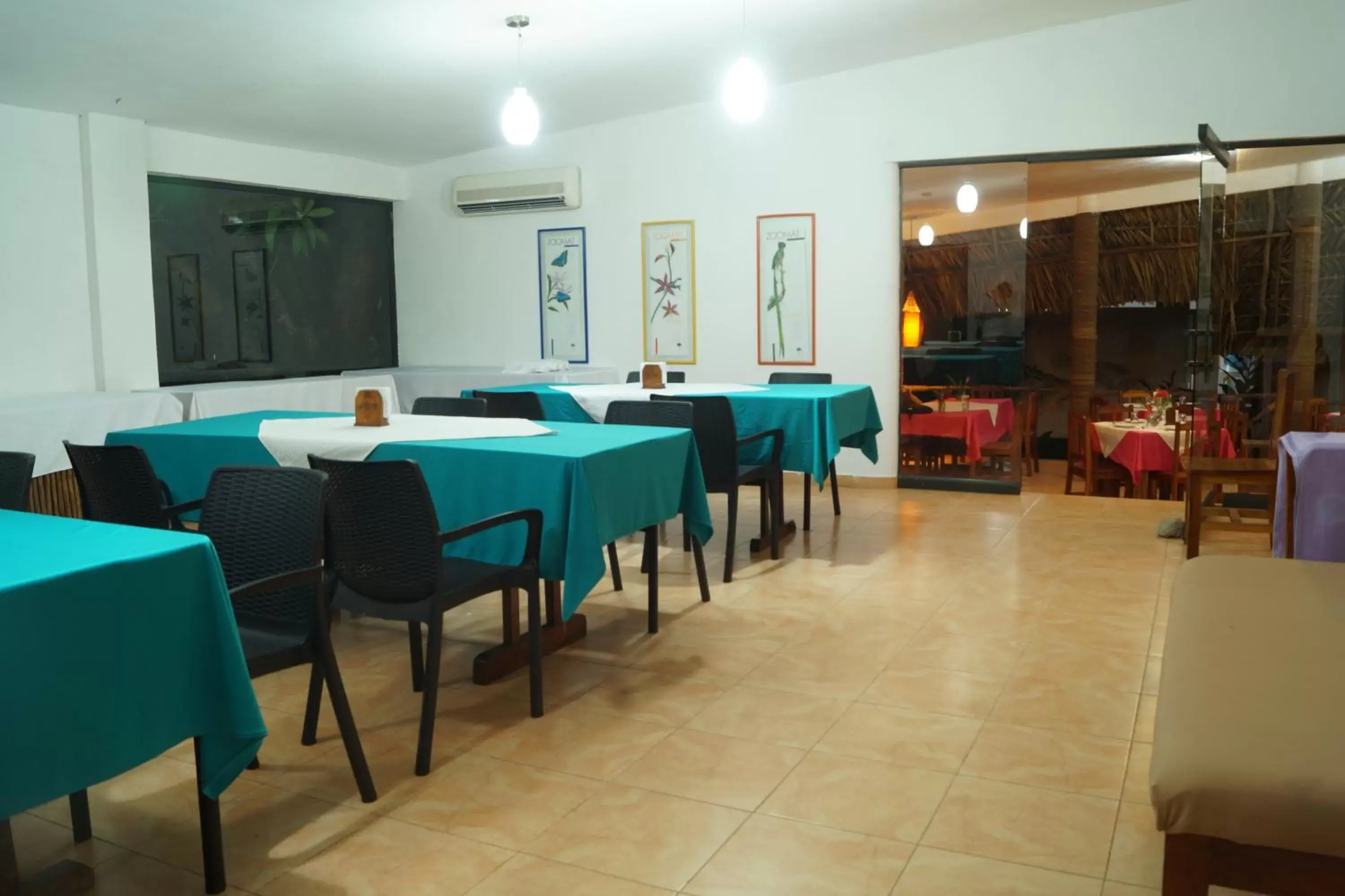 Communal lounge/ TV room in Hotel La Aldea del Halach Huinic
