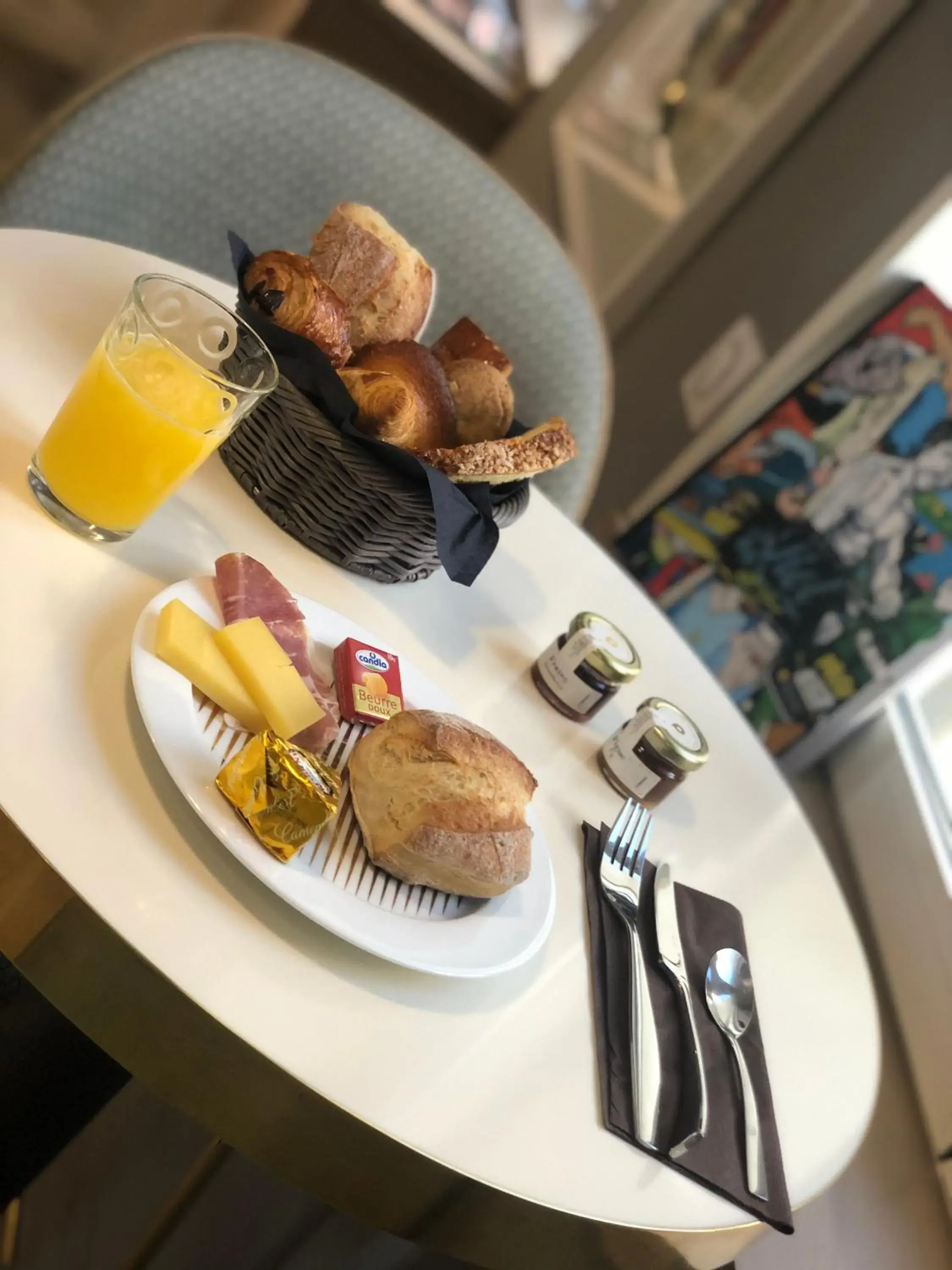 Breakfast in Hôtel le XIX