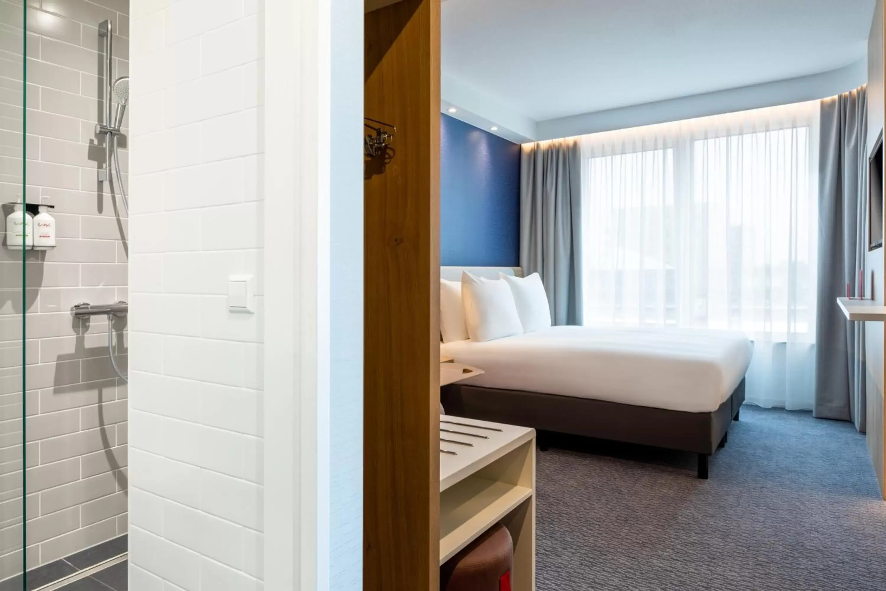 Photo of the whole room, Bed in Holiday Inn Express - Almere, an IHG Hotel