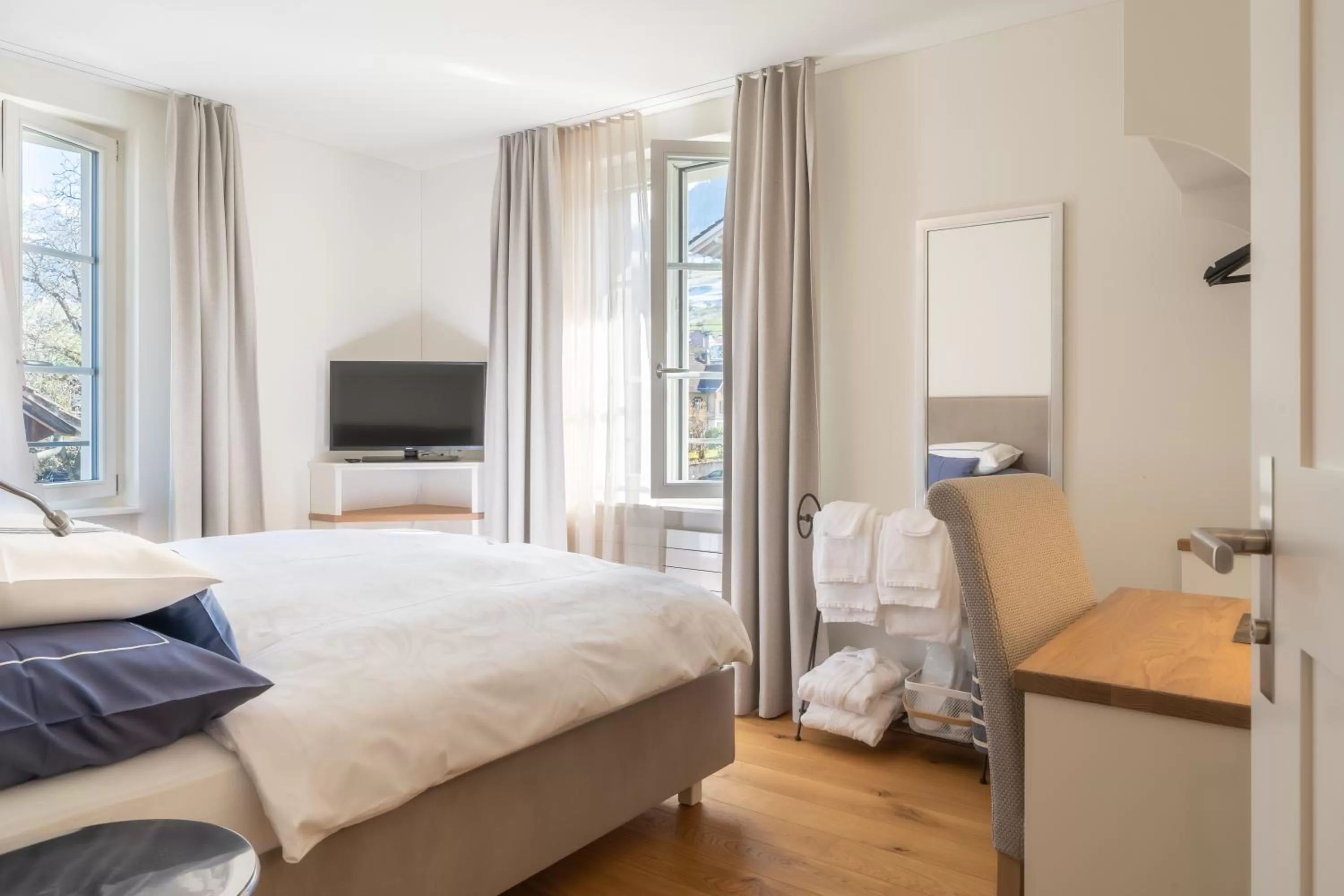 TV and multimedia, Bed in Verena's Boutique Villa au lac