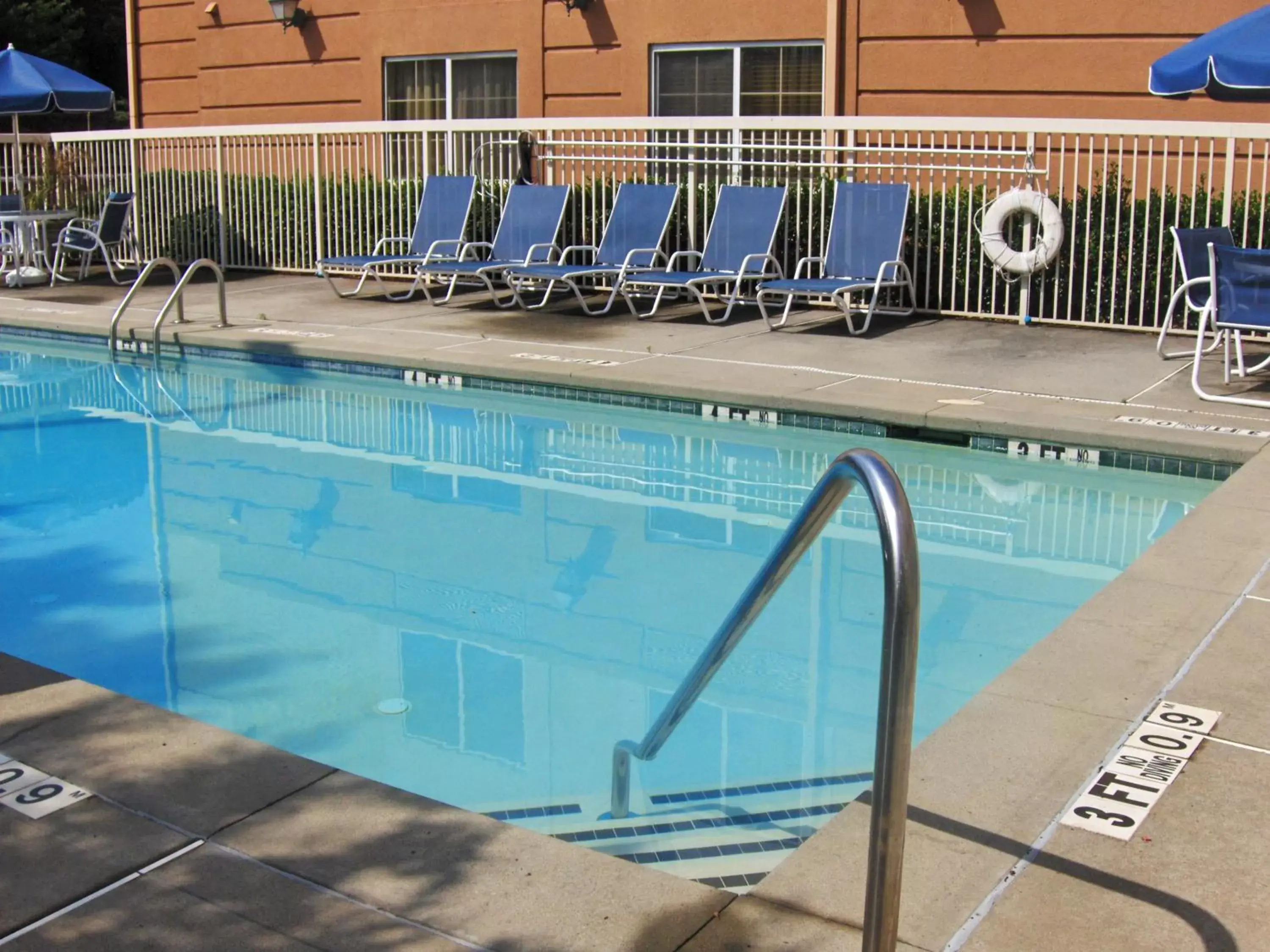 Swimming Pool in Extended Stay America Suites - Atlanta - Buckhead