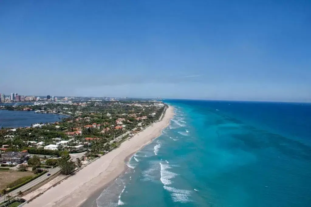 Bird's eye view, Bird's-eye View in Hemingway Suites at Palm Beach Hotel Island