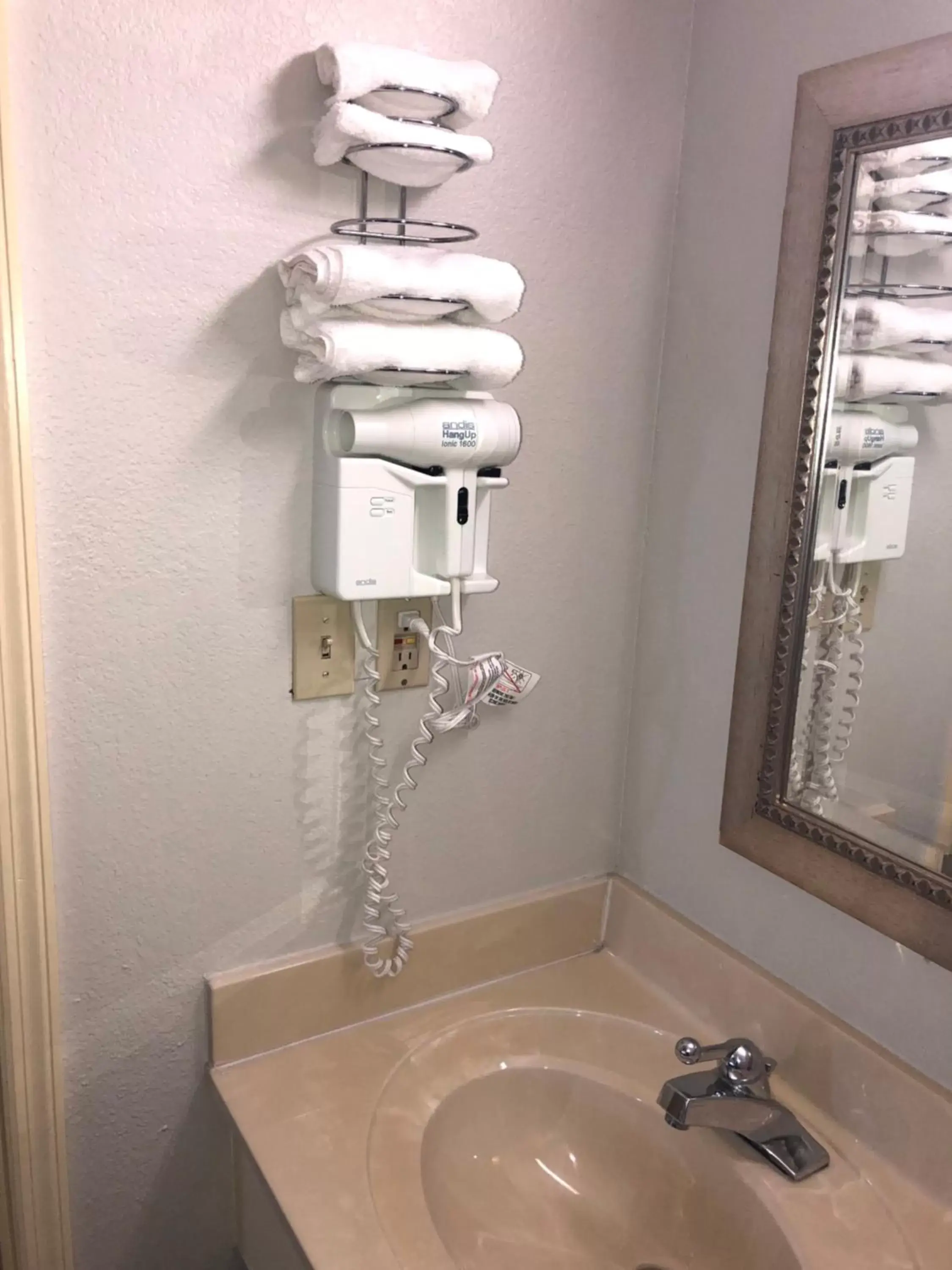 Bathroom in Econo Lodge - Athens