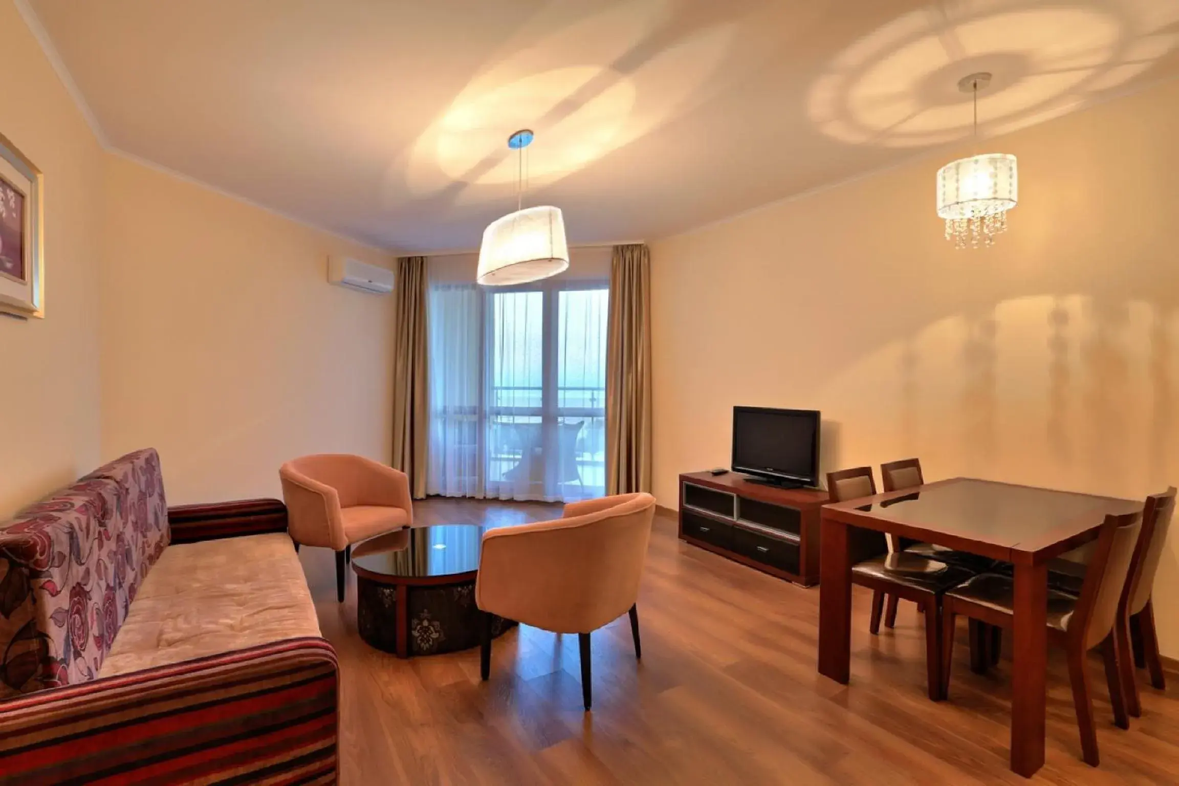 Photo of the whole room, Seating Area in Apart Hotel Golden Line