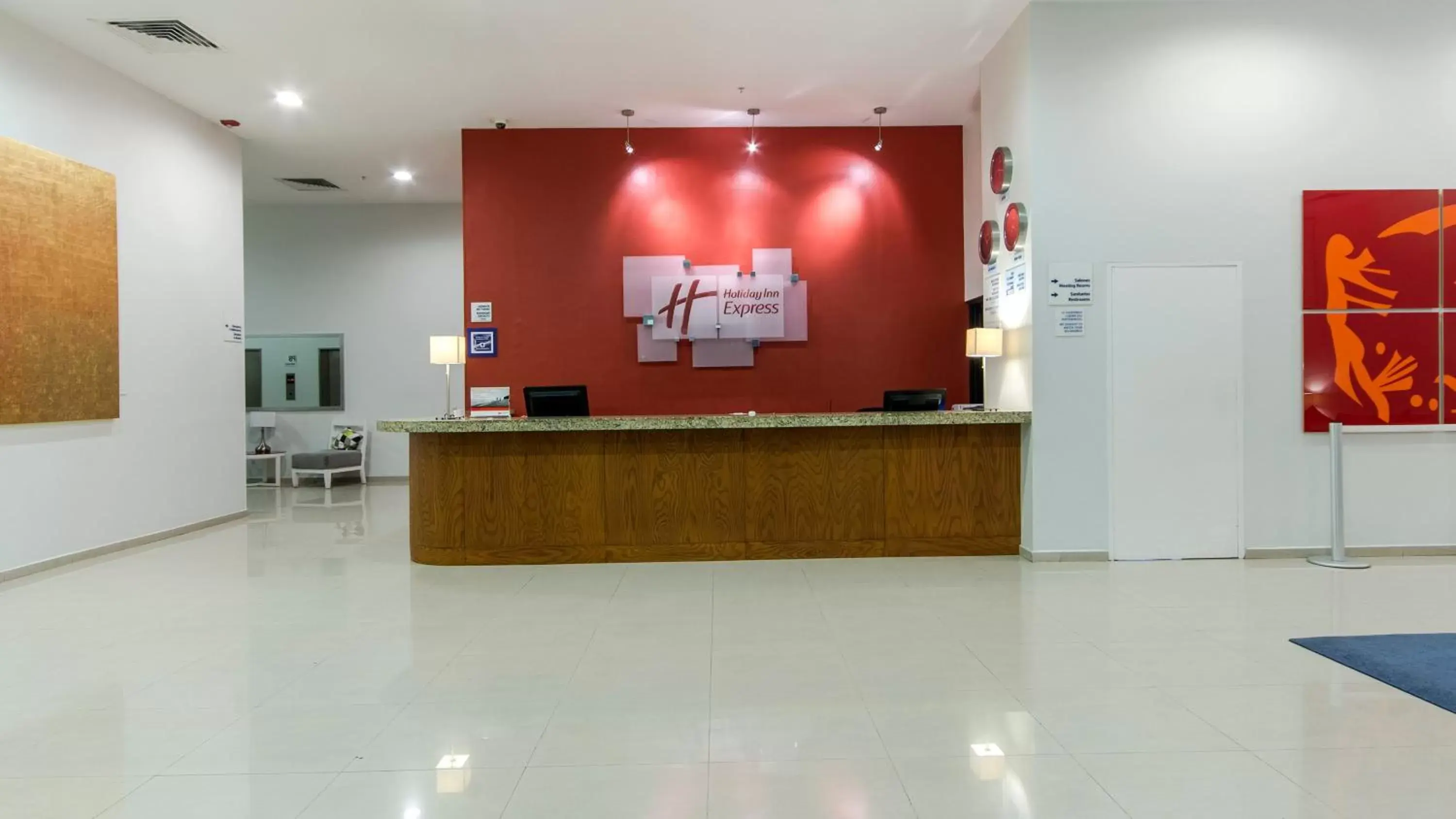 Property building, Lobby/Reception in Holiday Inn Express Guadalajara Iteso, an IHG Hotel