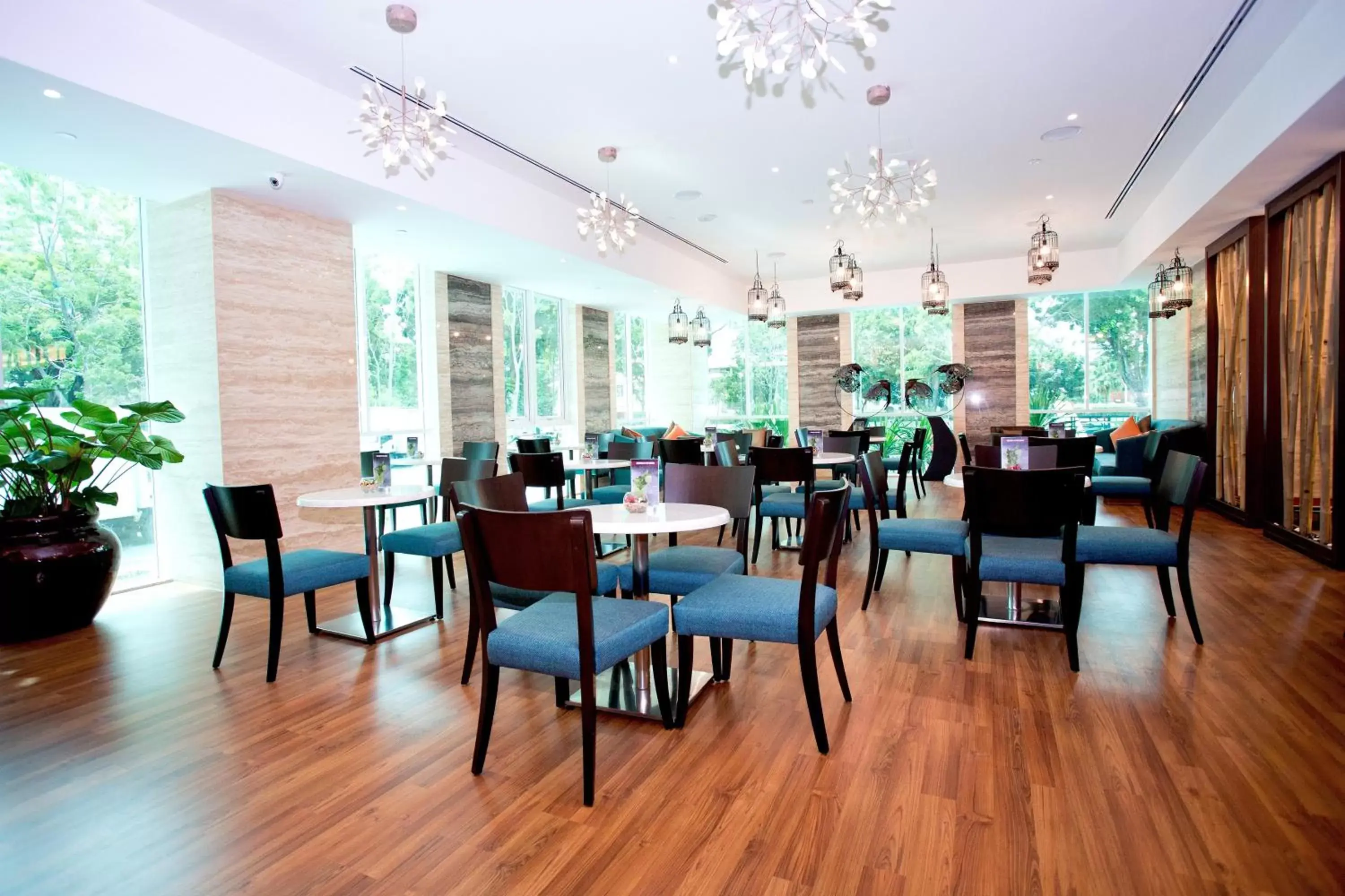 Lounge or bar, Restaurant/Places to Eat in Vouk Hotel Suites, Penang