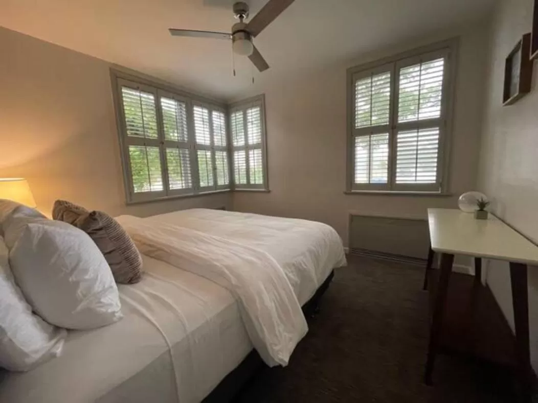 Bedroom, Bed in Hotel Phillips