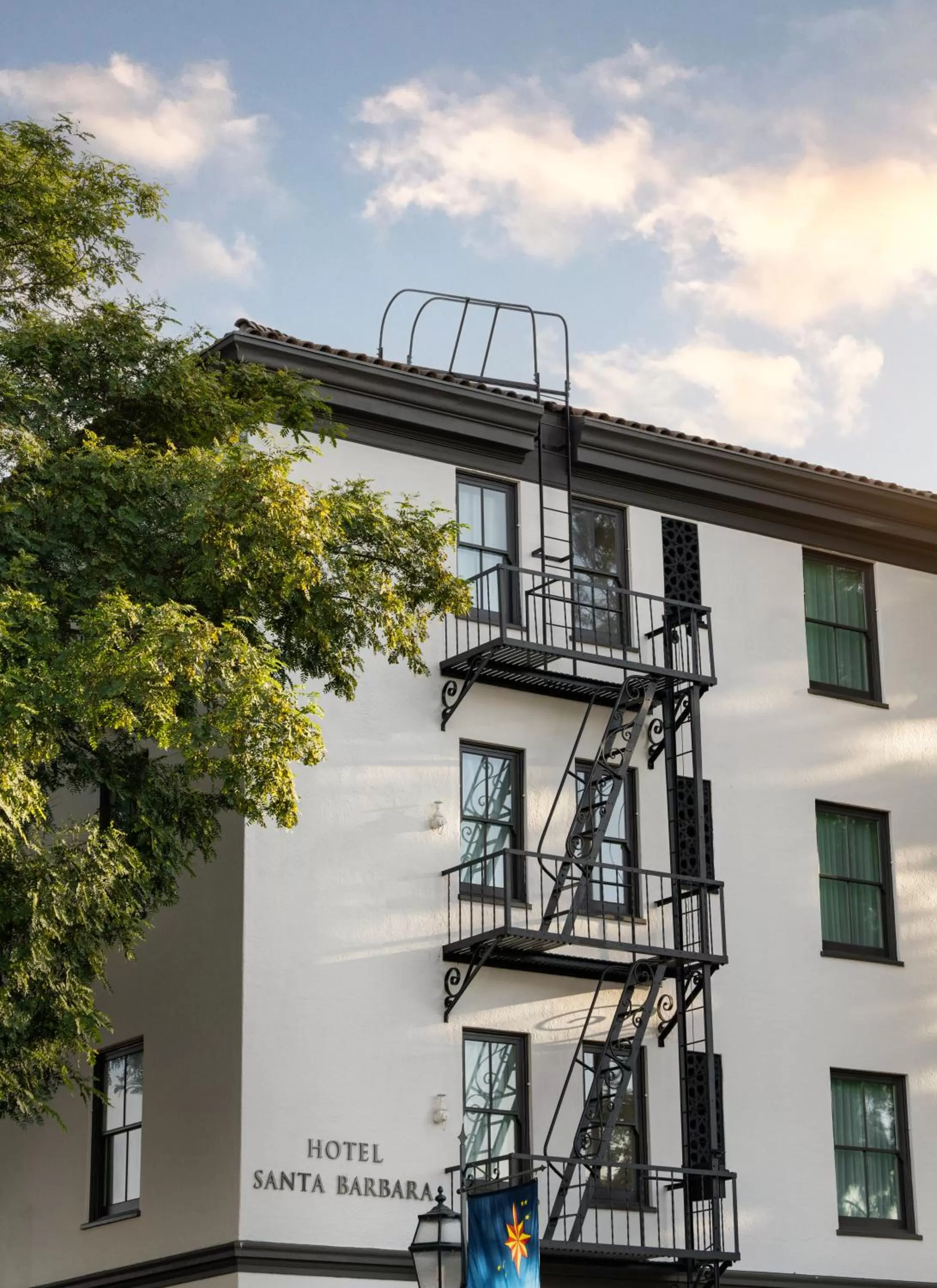 Property building in Hotel Santa Barbara