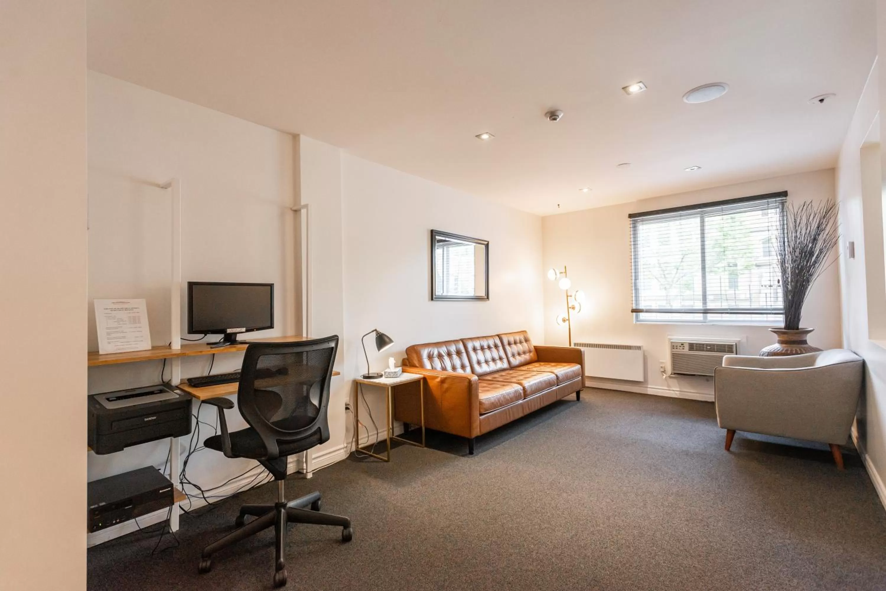 Lobby or reception, Bed in Hotel le Roberval