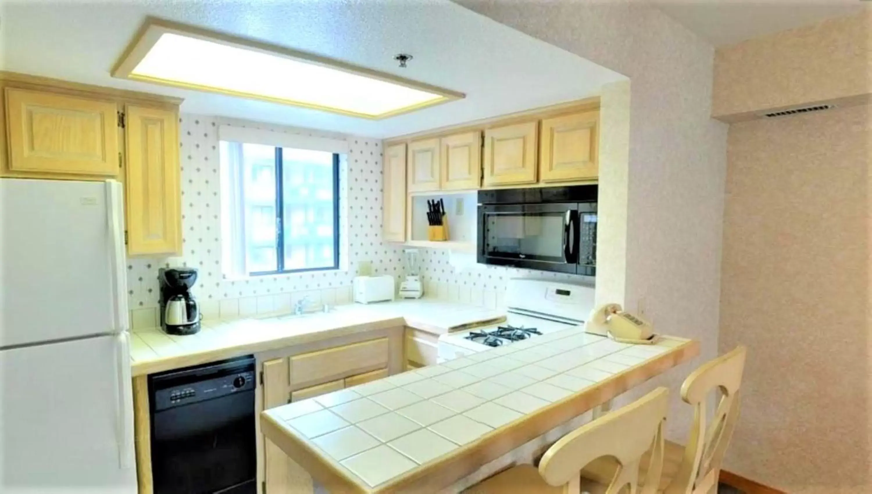 Kitchen or kitchenette, Bathroom in Lagonita Lodge