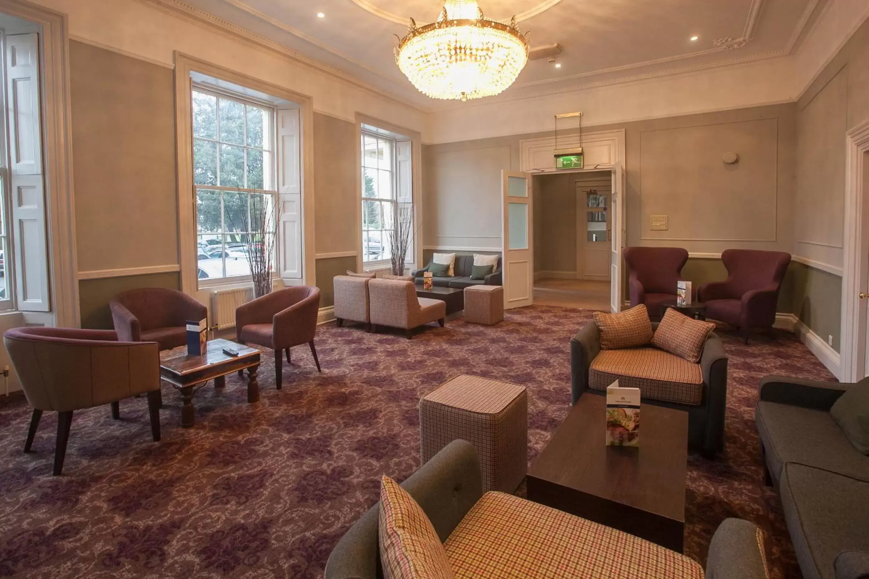 Lounge or bar, Seating Area in London Chigwell Prince Regent Hotel, BW Signature Collection