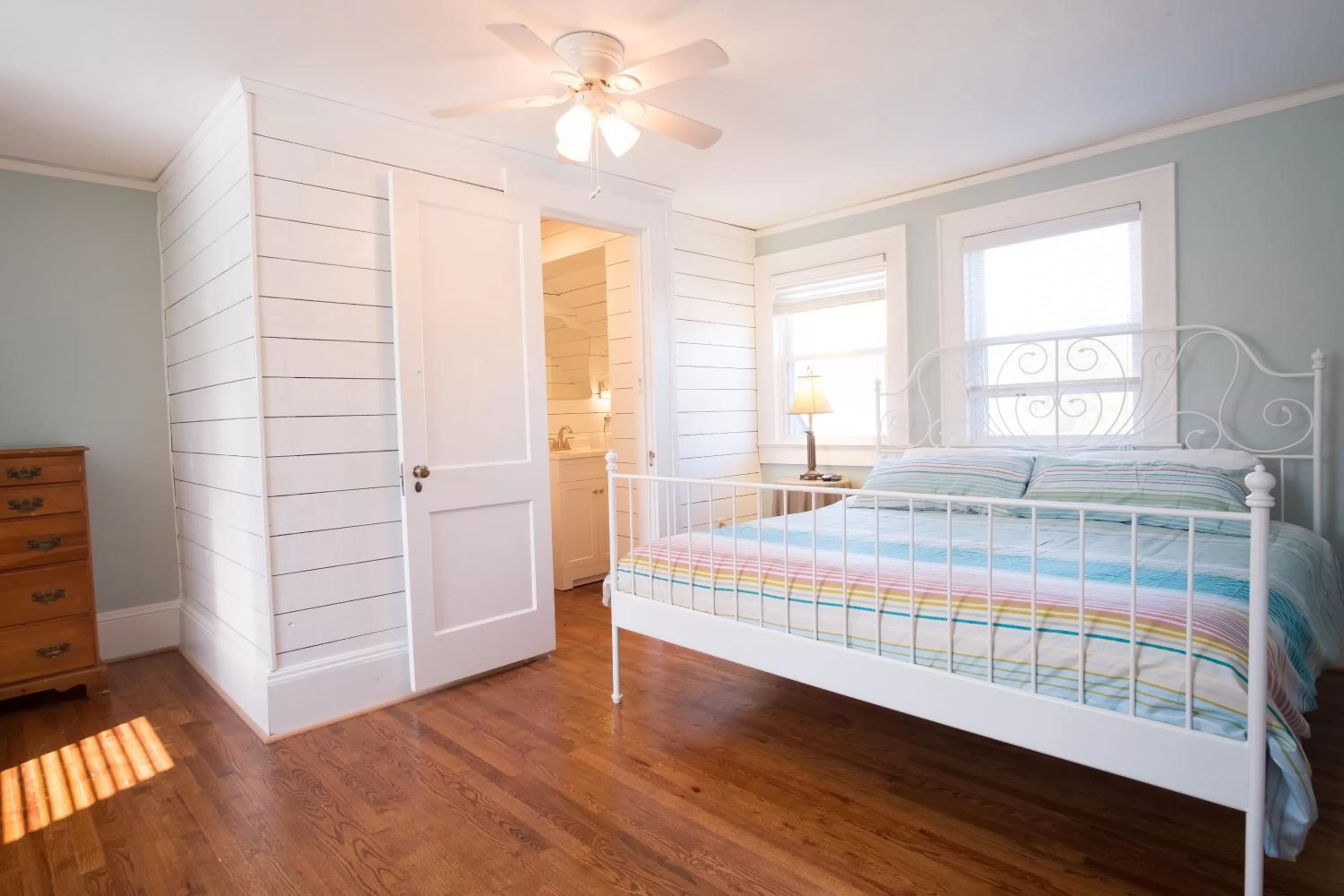 Bed in Swamp Rabbit Inn Travelers Rest