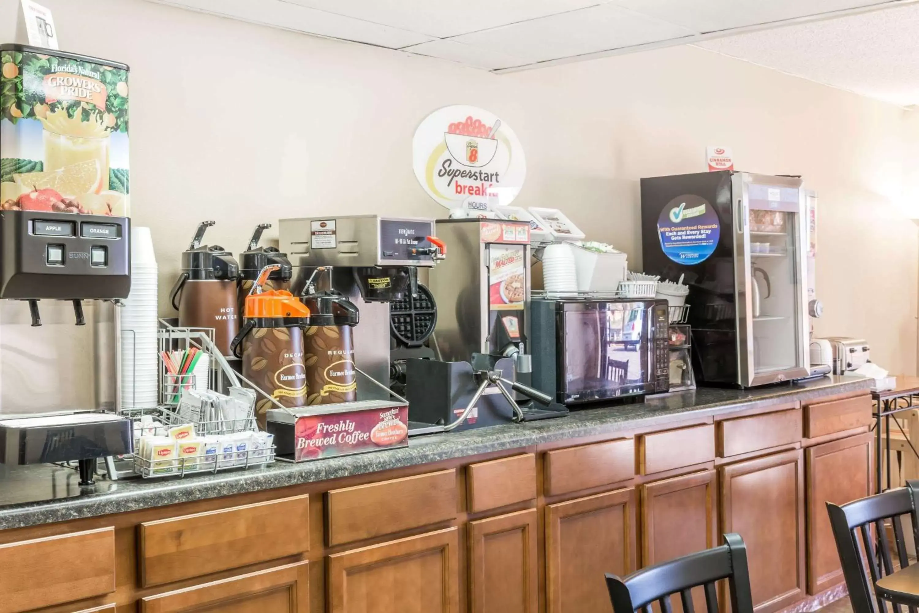 Restaurant/places to eat in Super 8 by Wyndham Luverne Restaurant/places to eat in Super 8 by Wyndham Luverne