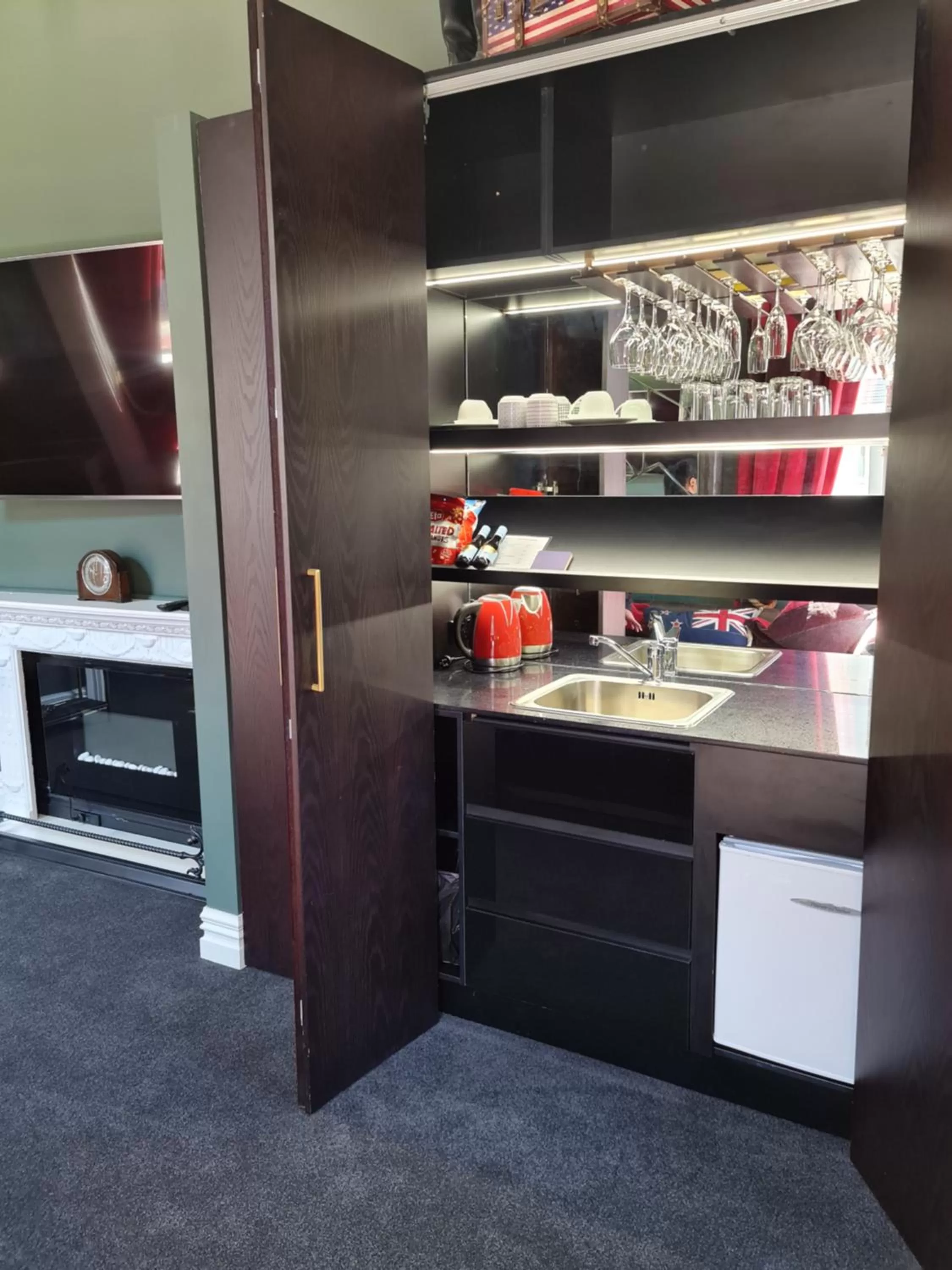 Kitchen or kitchenette in Hotel D'urville Blenheim