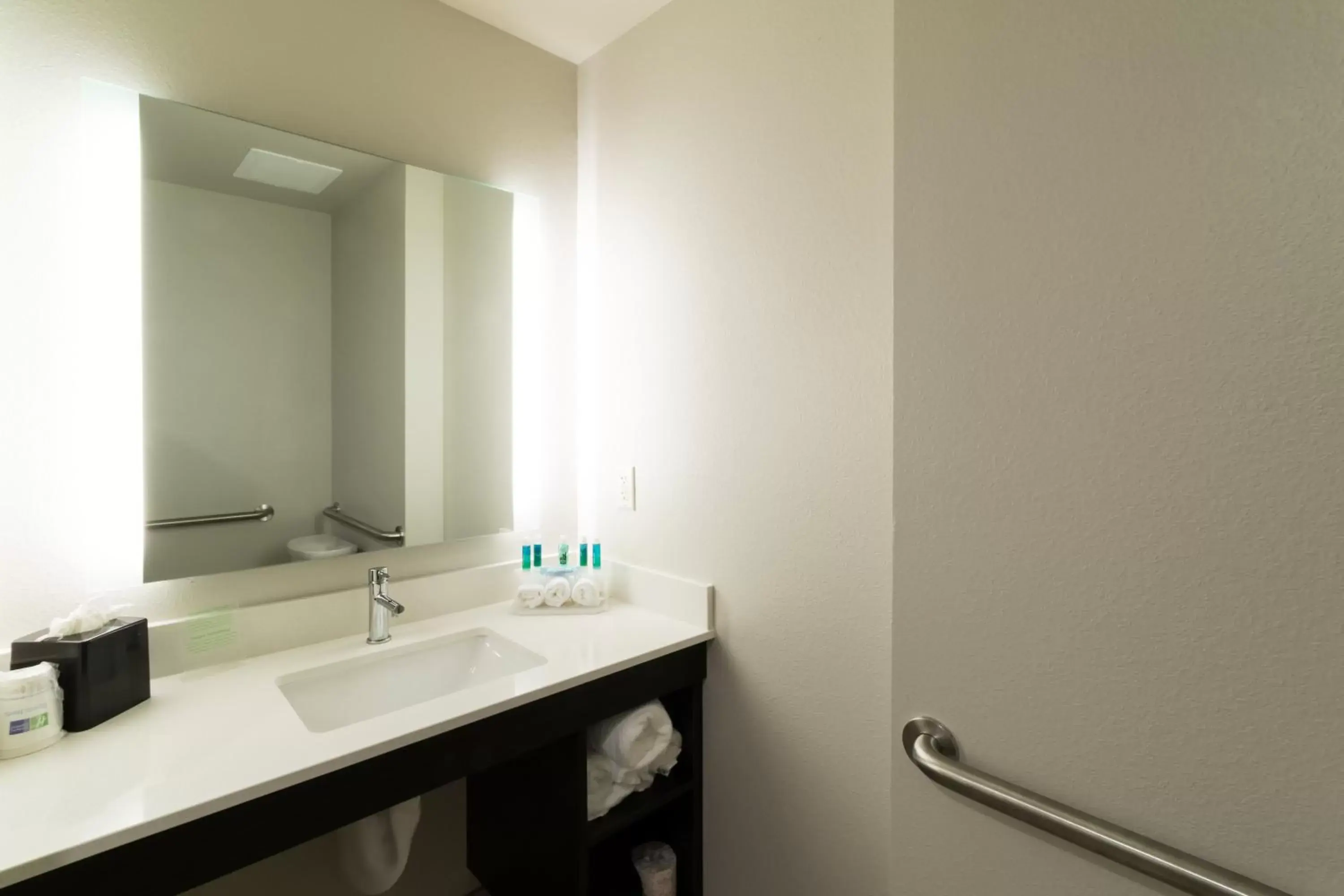 Queen Room with Two Queen Beds - Disability Access Hearing Accessible in Holiday Inn Express & Suites Lincoln I - 80, an IHG Hotel Queen Room with Two Queen Beds - Disability Access Hearing Accessible in Holiday Inn Express & Suites Lincoln I - 80, an IHG Hotel