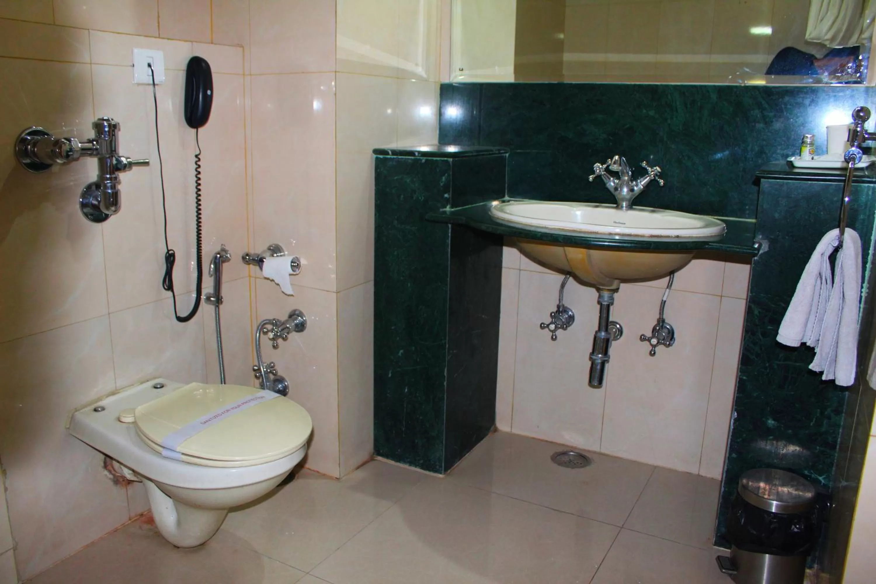 Bathroom in Hotel Broadways Inn