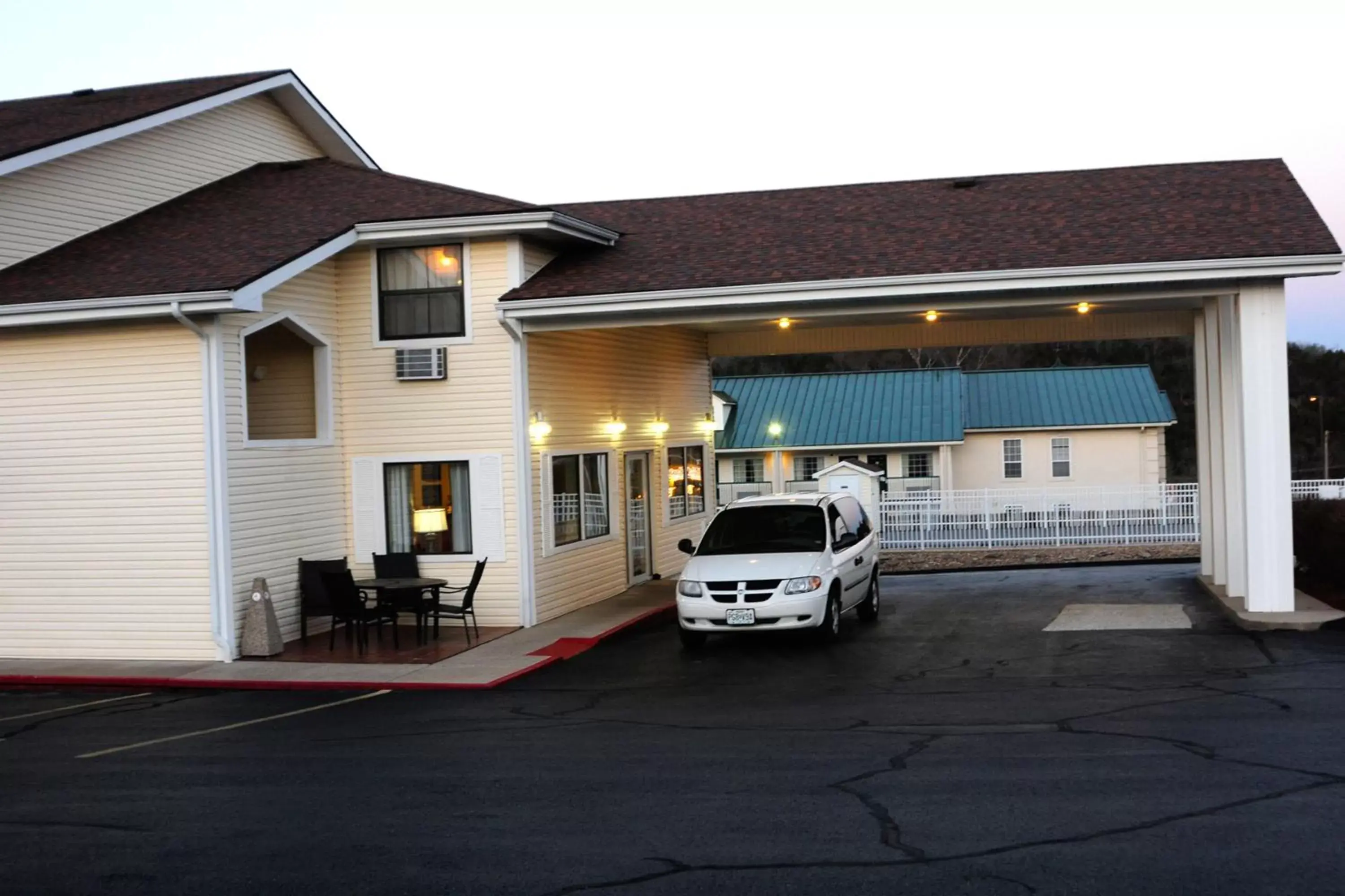 Facade/entrance, Property Building in Whispering Hills Inn