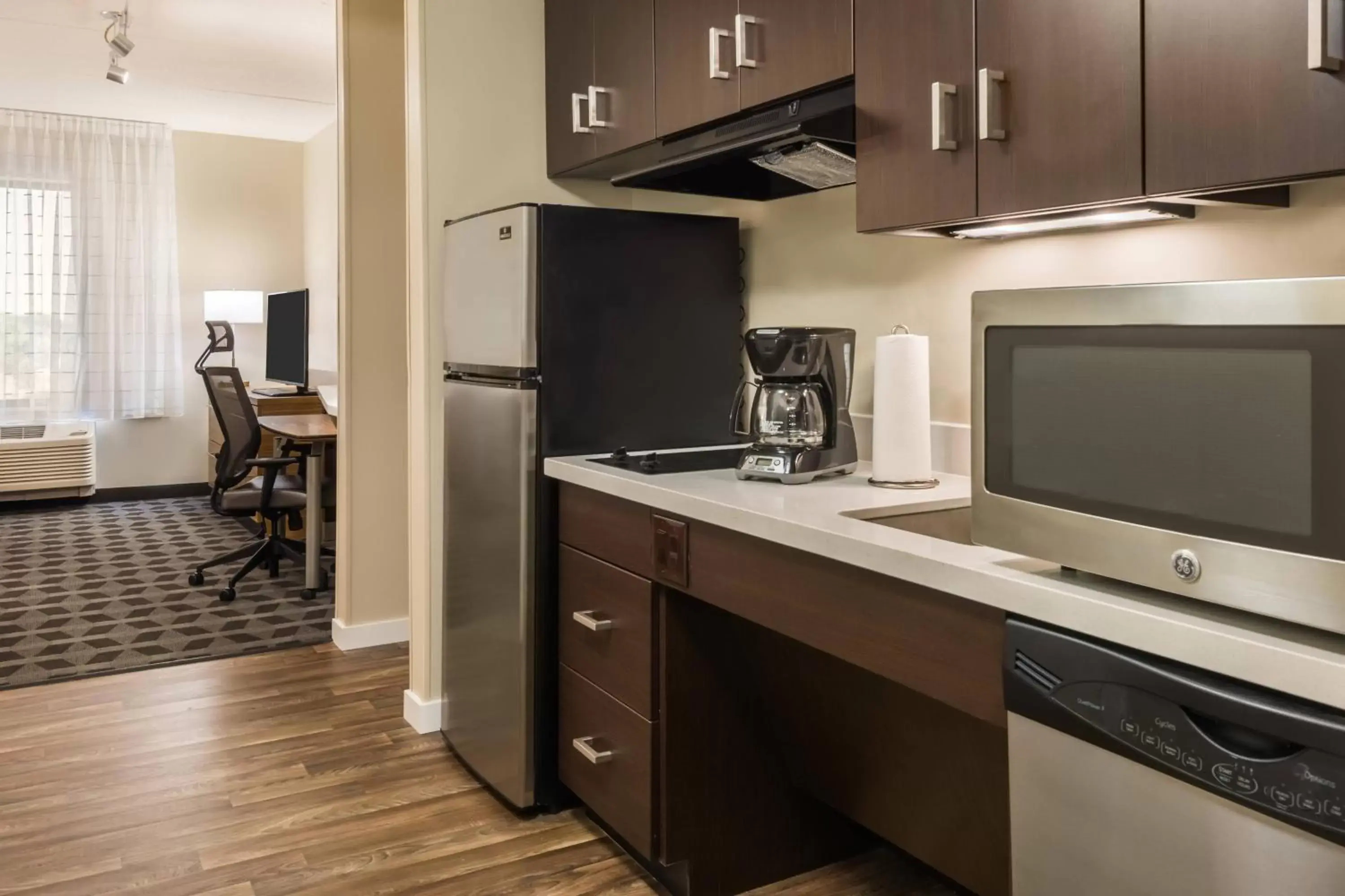Kitchen or kitchenette, Kitchen/Kitchenette in TownePlace Suites by Marriott Latham Albany Airport