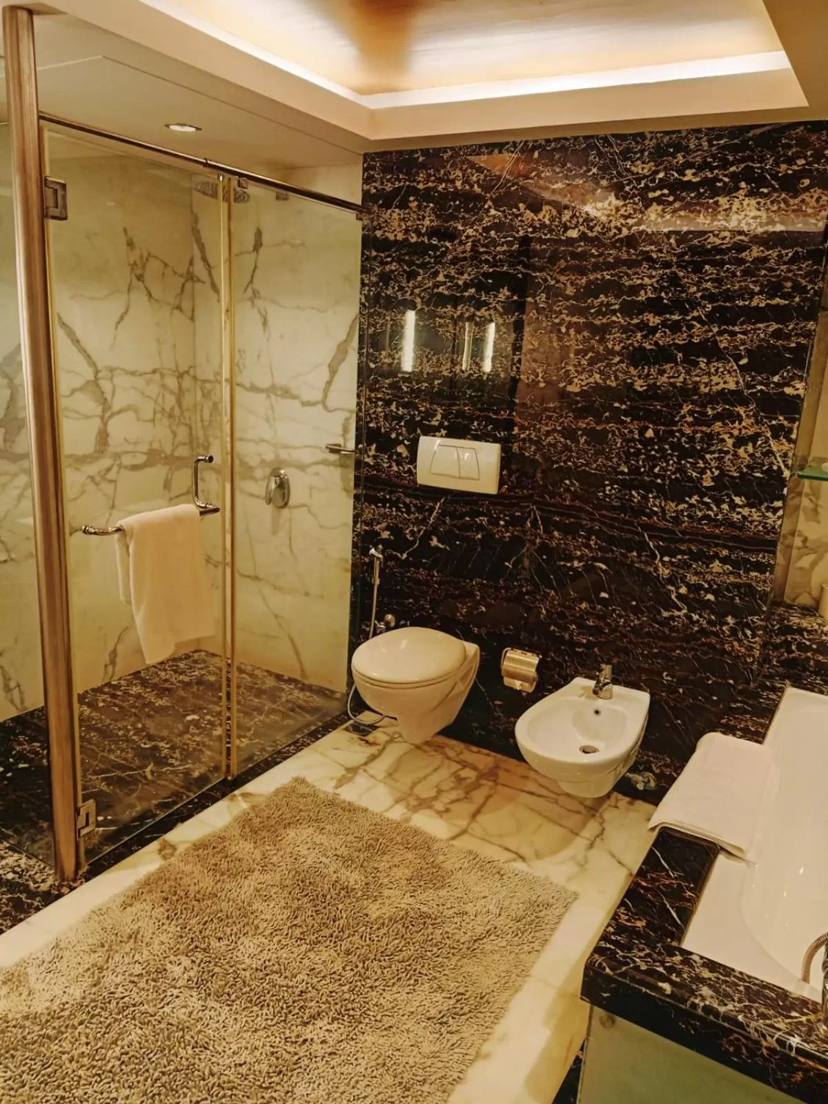 Bathroom in Mirage Hotel, Mumbai International Airport