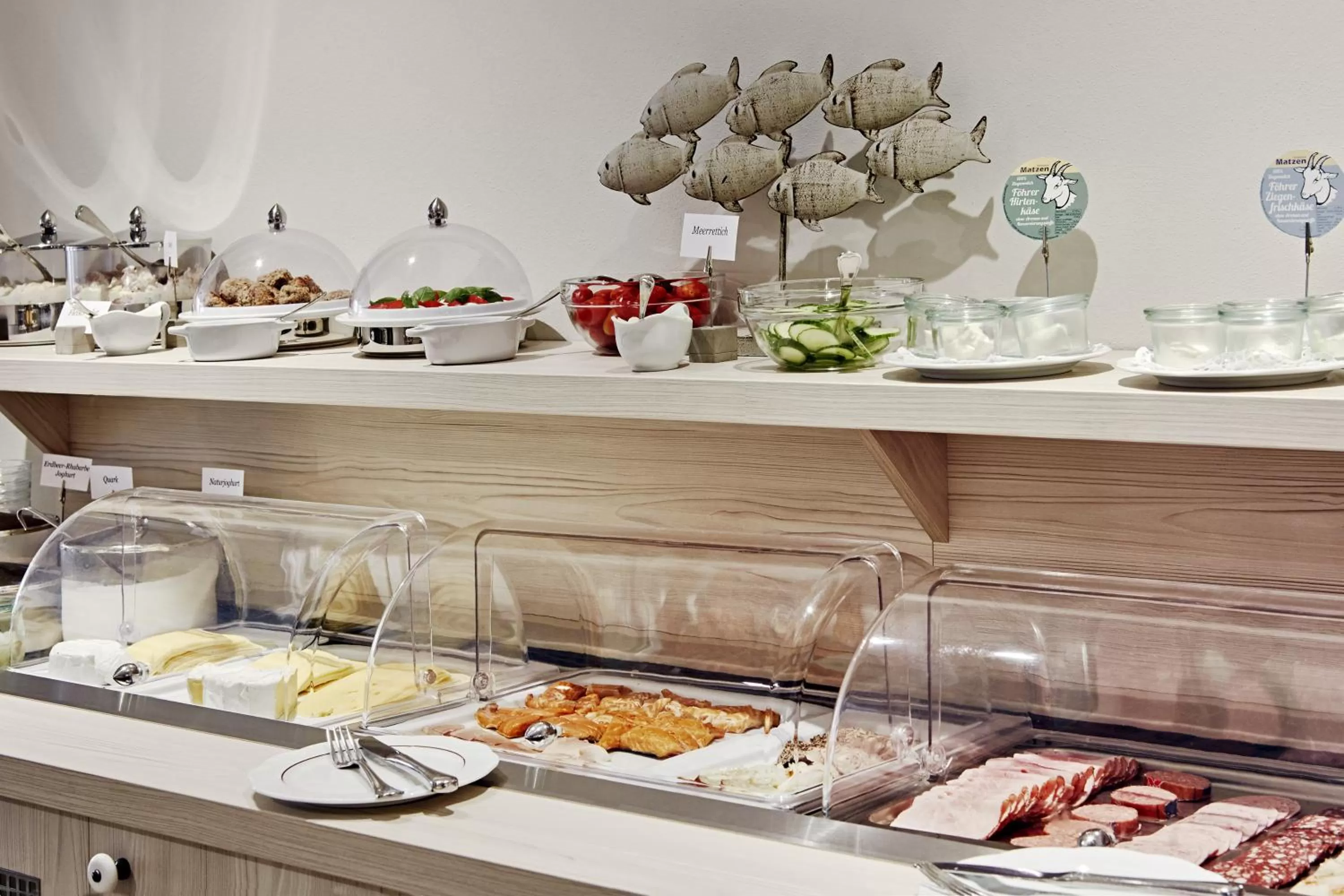 Buffet breakfast in Duus Hotel garni
