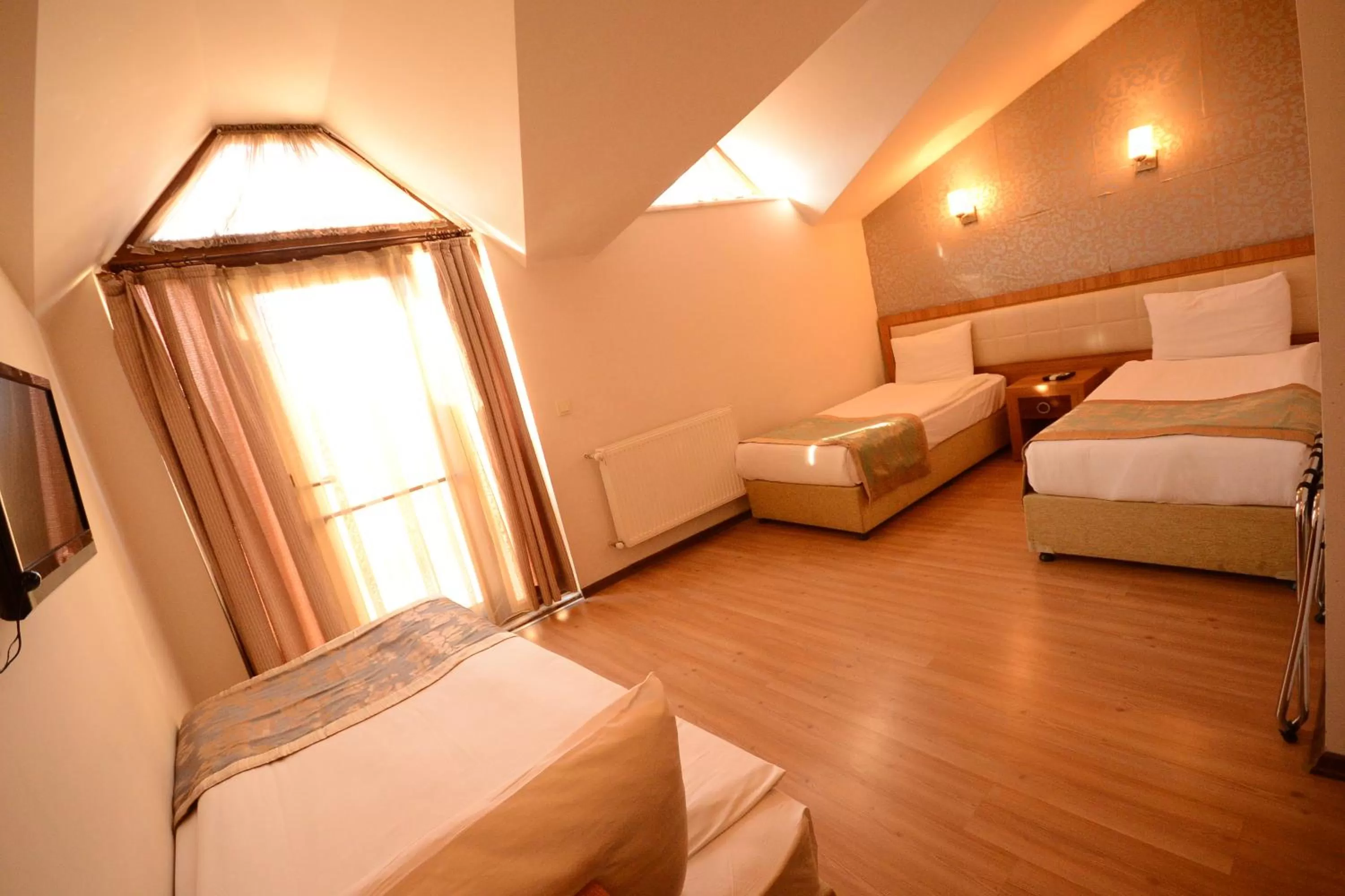 Photo of the whole room, Bed in Grand Anzac Hotel