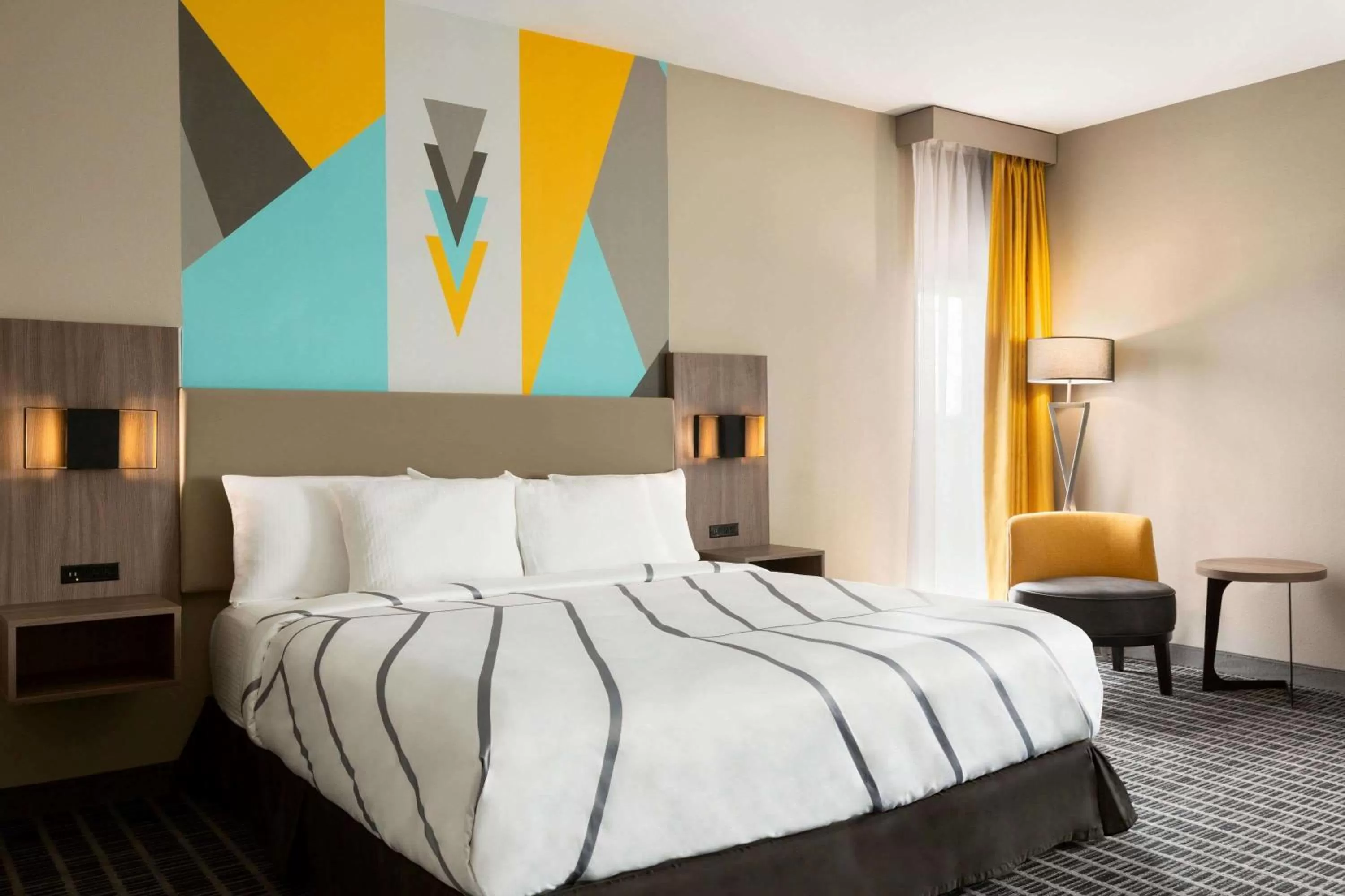 Photo of the whole room, Bed in La Quinta by Wyndham Richmond-Sugarland