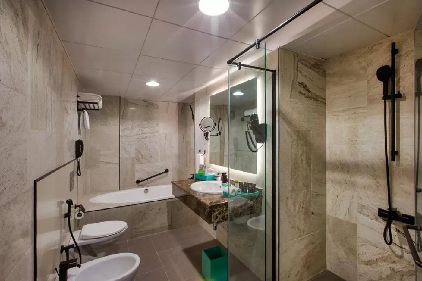 Bath, Bathroom in La Quinta by Wyndham Dubai Jumeirah