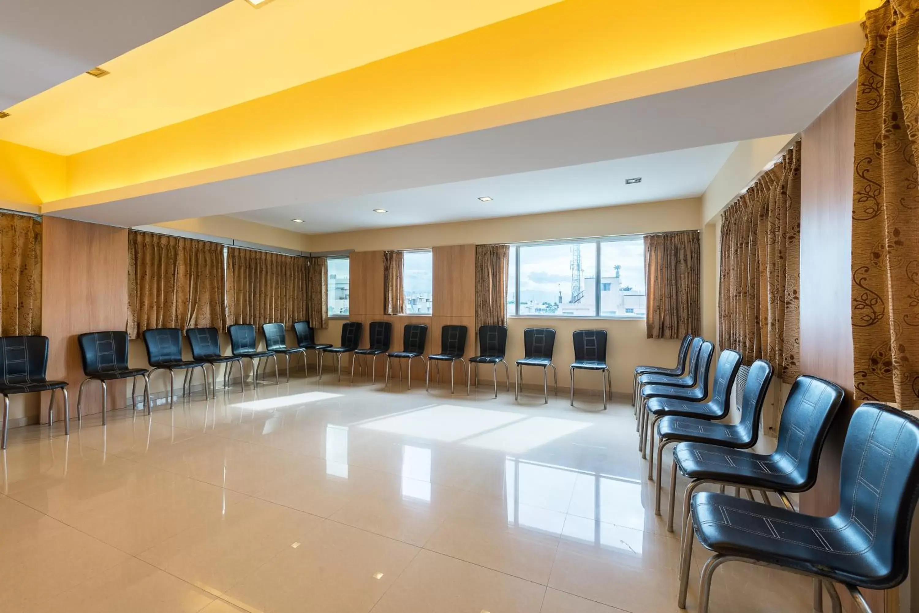 Business facilities, Business Area/Conference Room in Treebo Trend ESS Grande