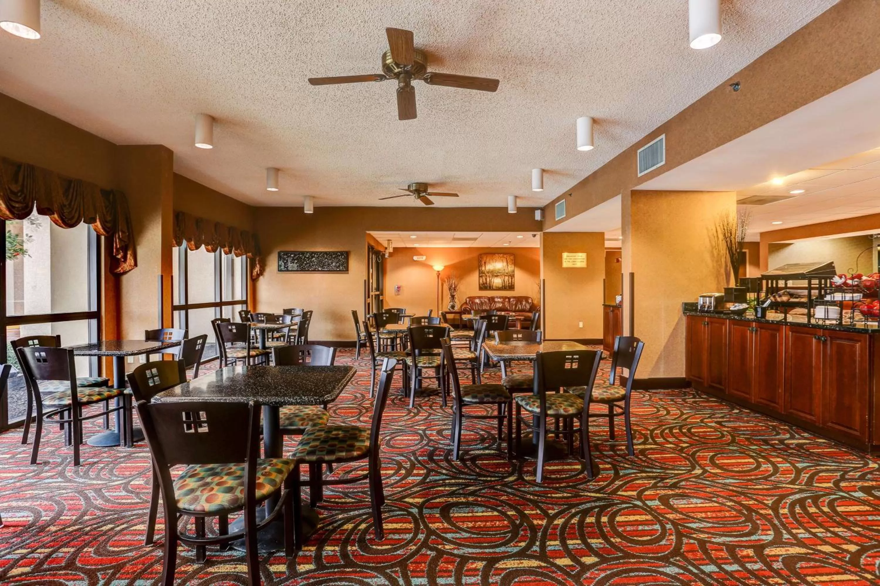 Restaurant/places to eat in SureStay Hotel by Best Western Robinsonville Tunica