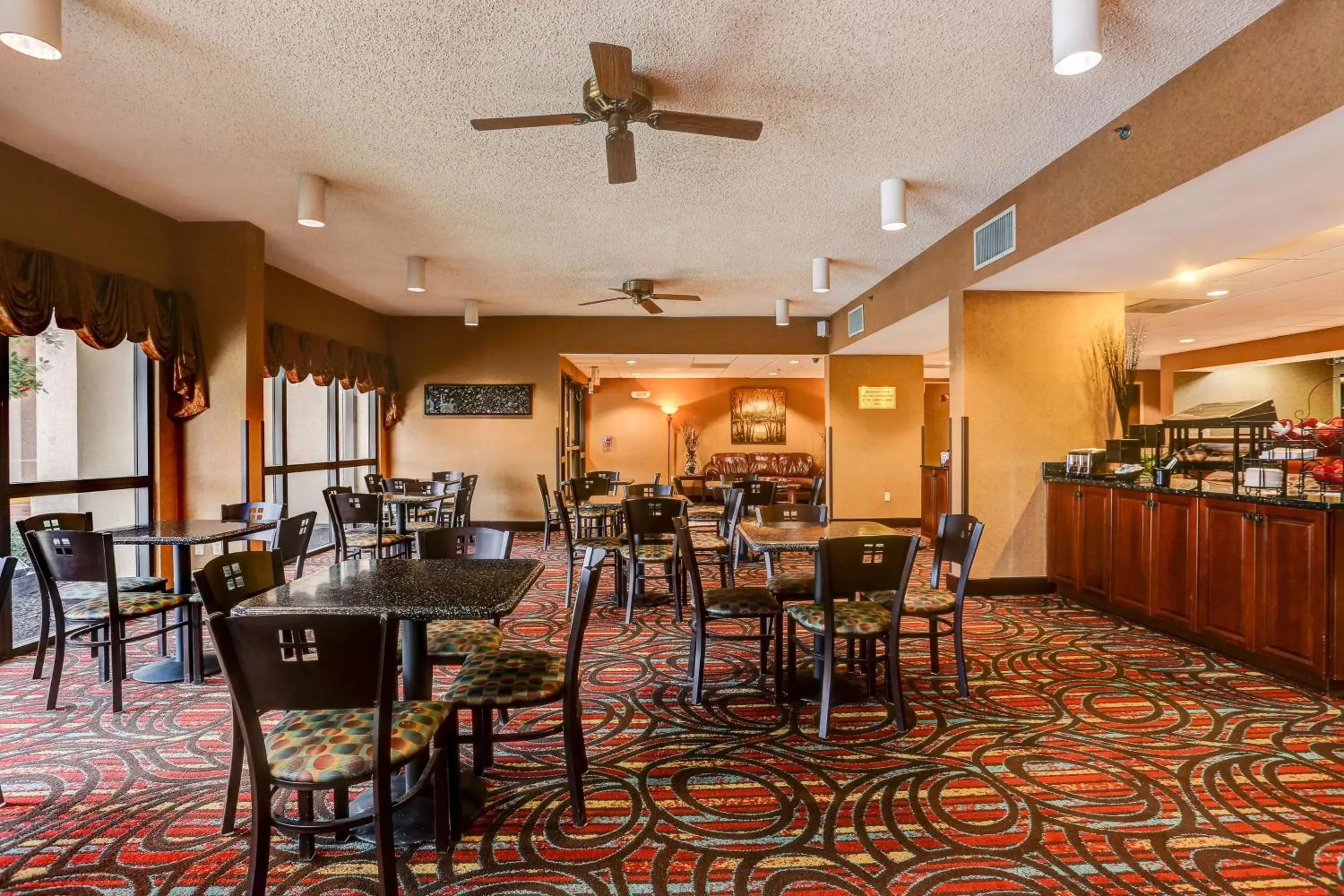 Restaurant/Places to Eat in SureStay Hotel by Best Western Robinsonville Tunica