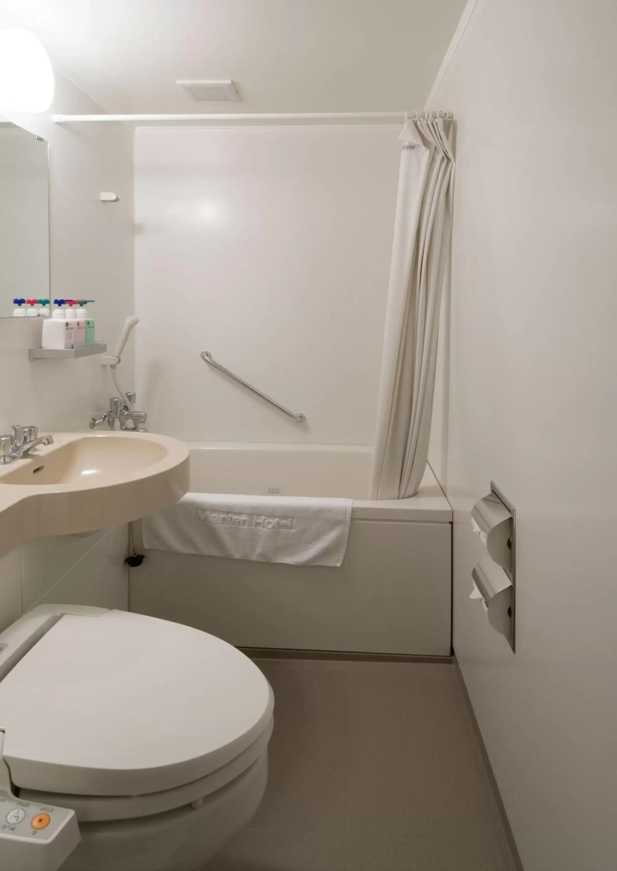 Bathroom in Uozu Manten Hotel Ekimae