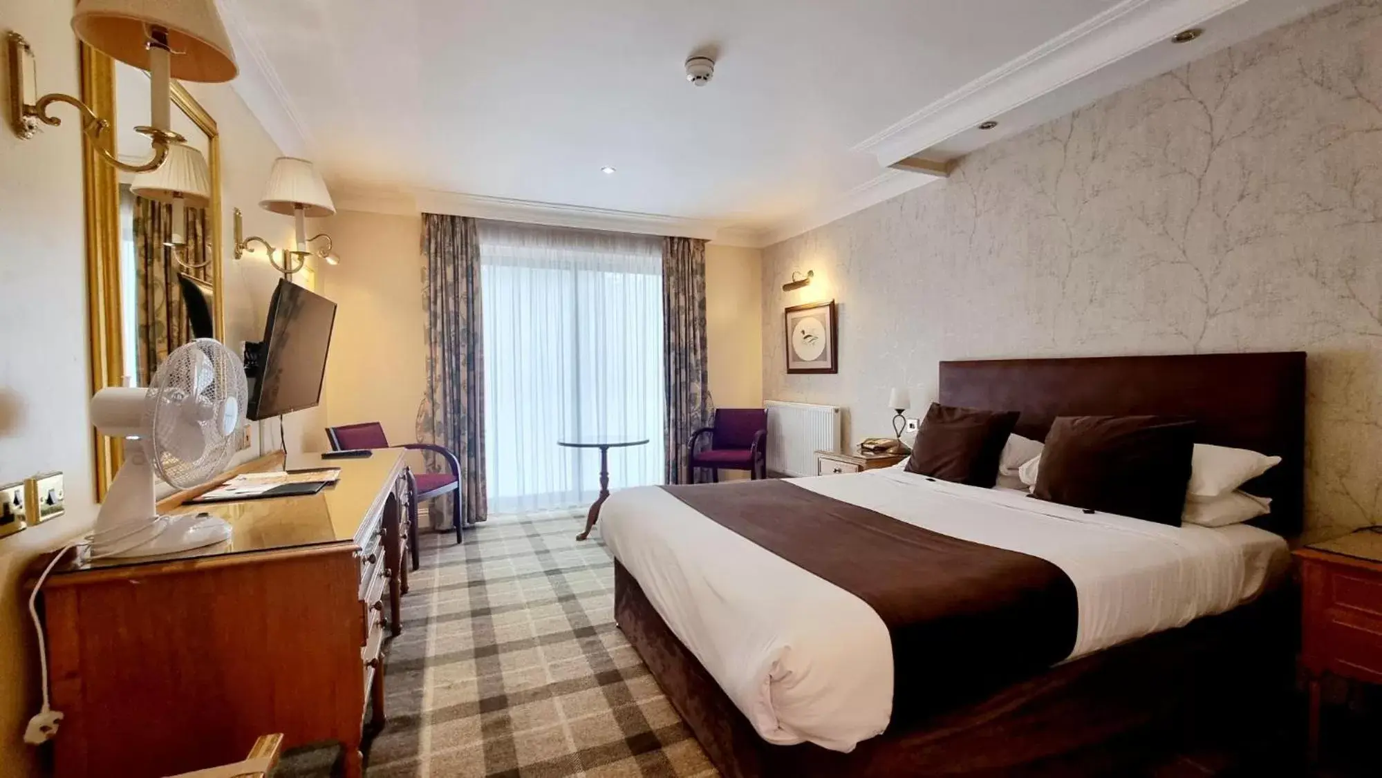 Bed in Muthu Belstead Brook Hotel