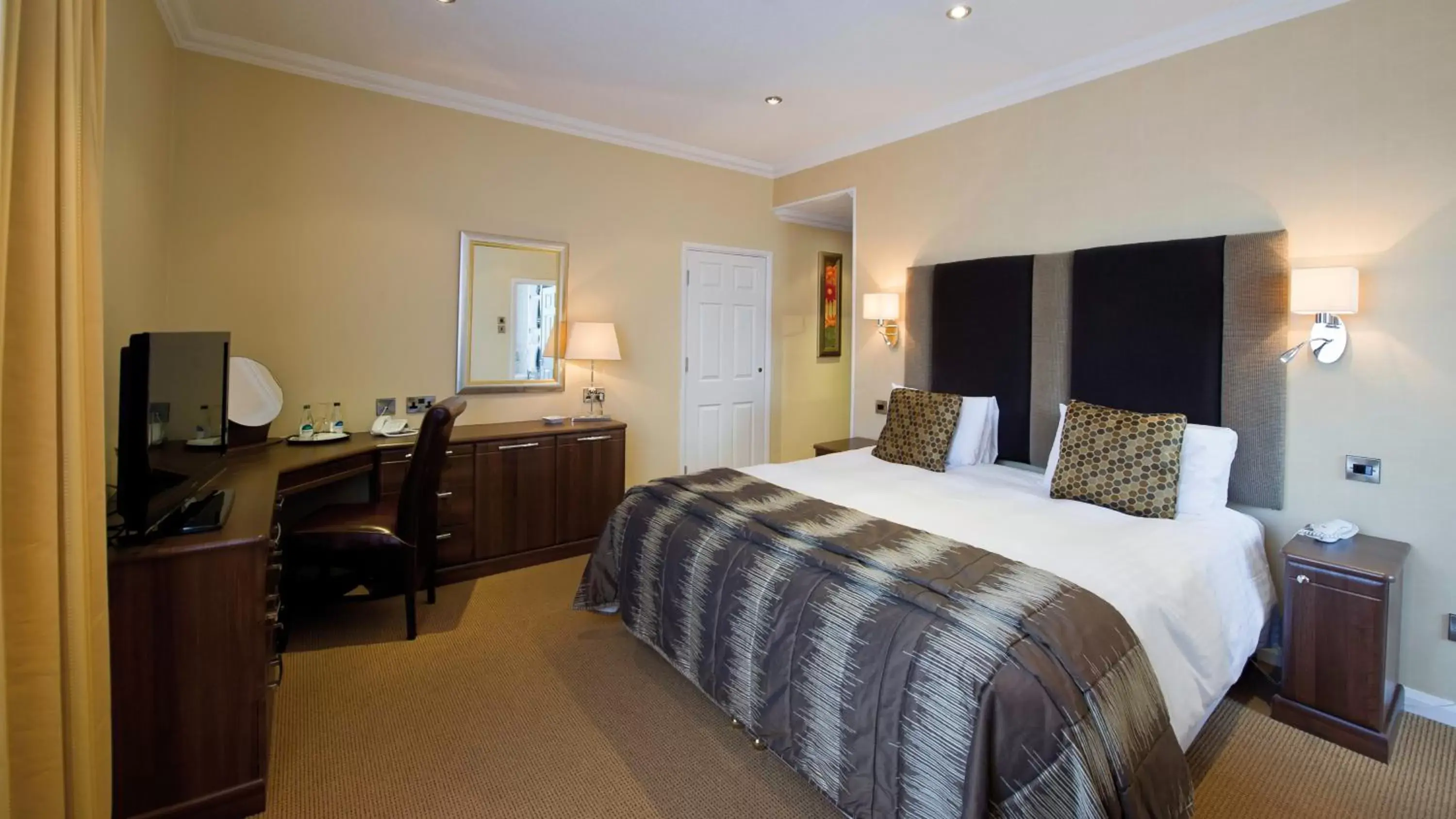 Bedroom, Bed in The Barnstaple Hotel